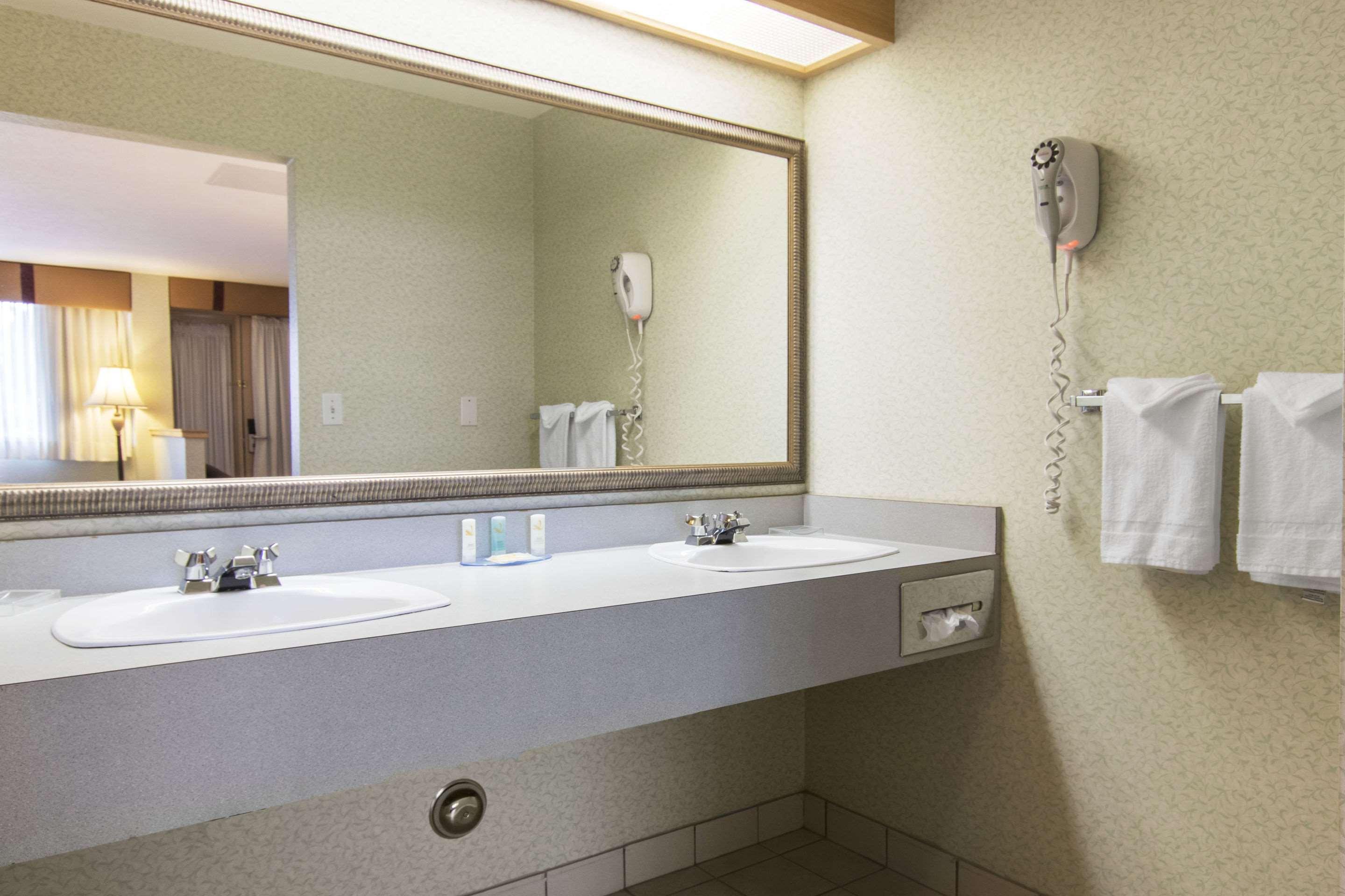 Double Queen Size Bed