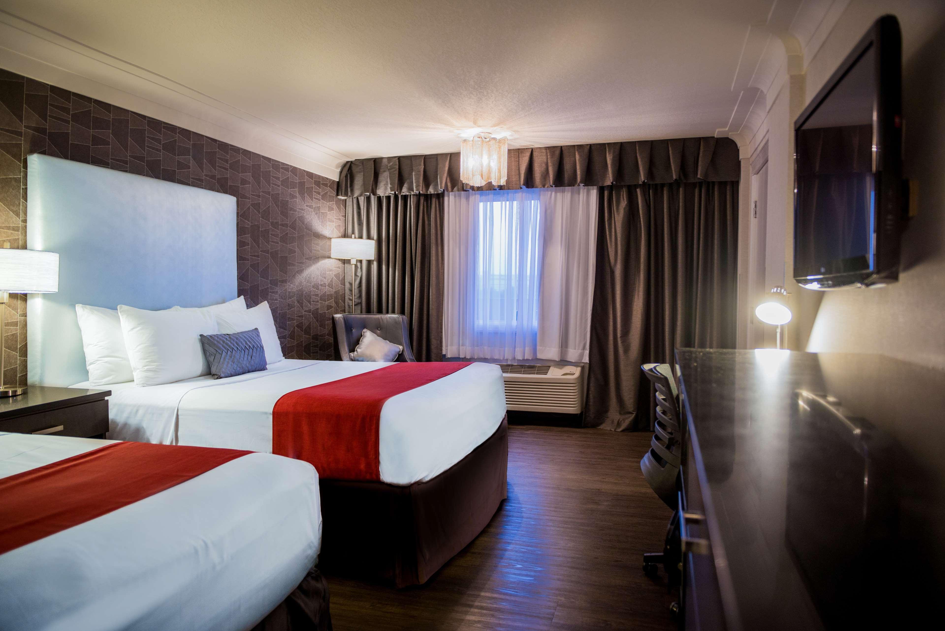 Quadruple Two Queen Beds