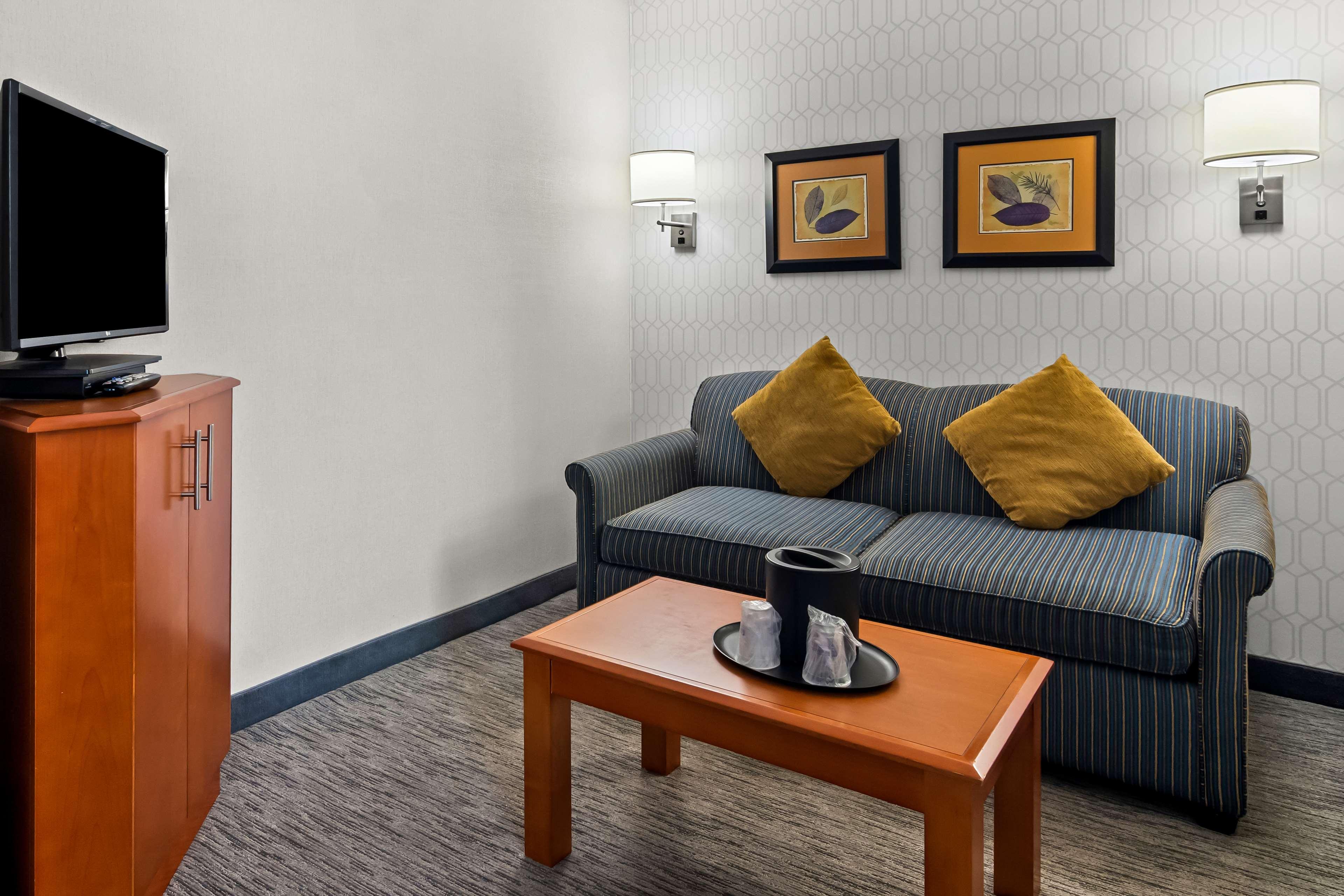 Suite Queen Bed Non Smoking