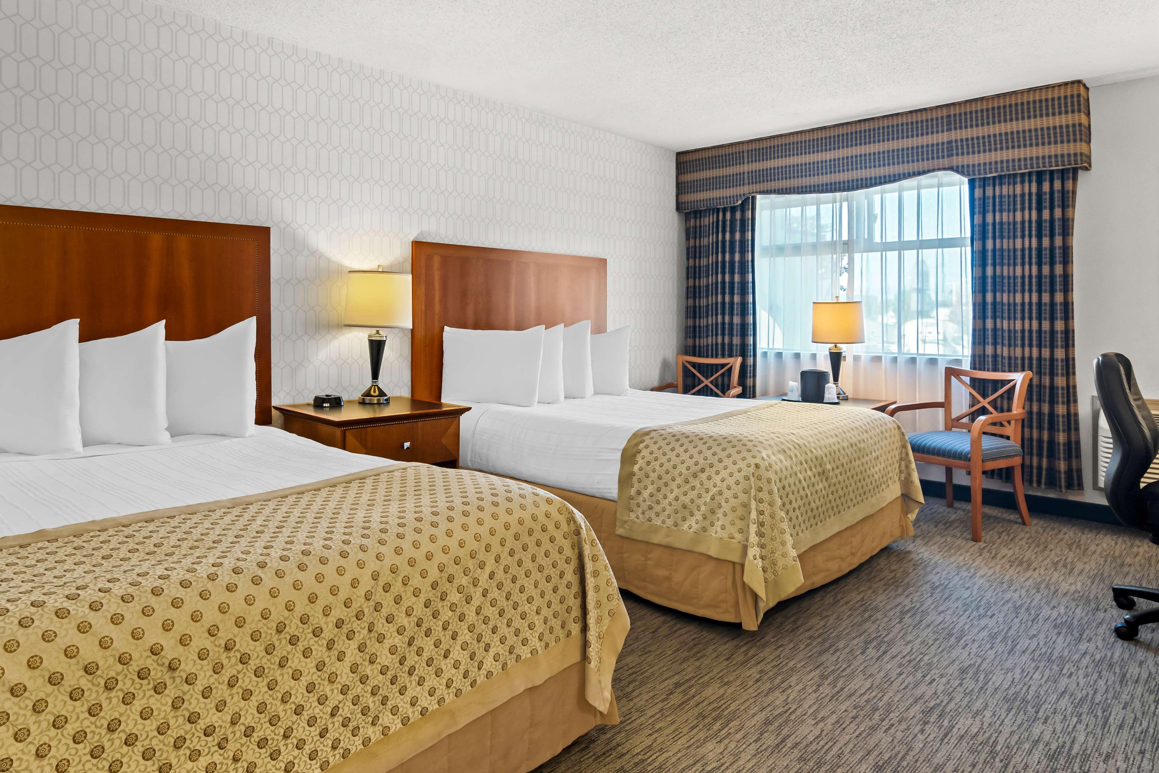 Twin Two Queen Beds Non Smoking