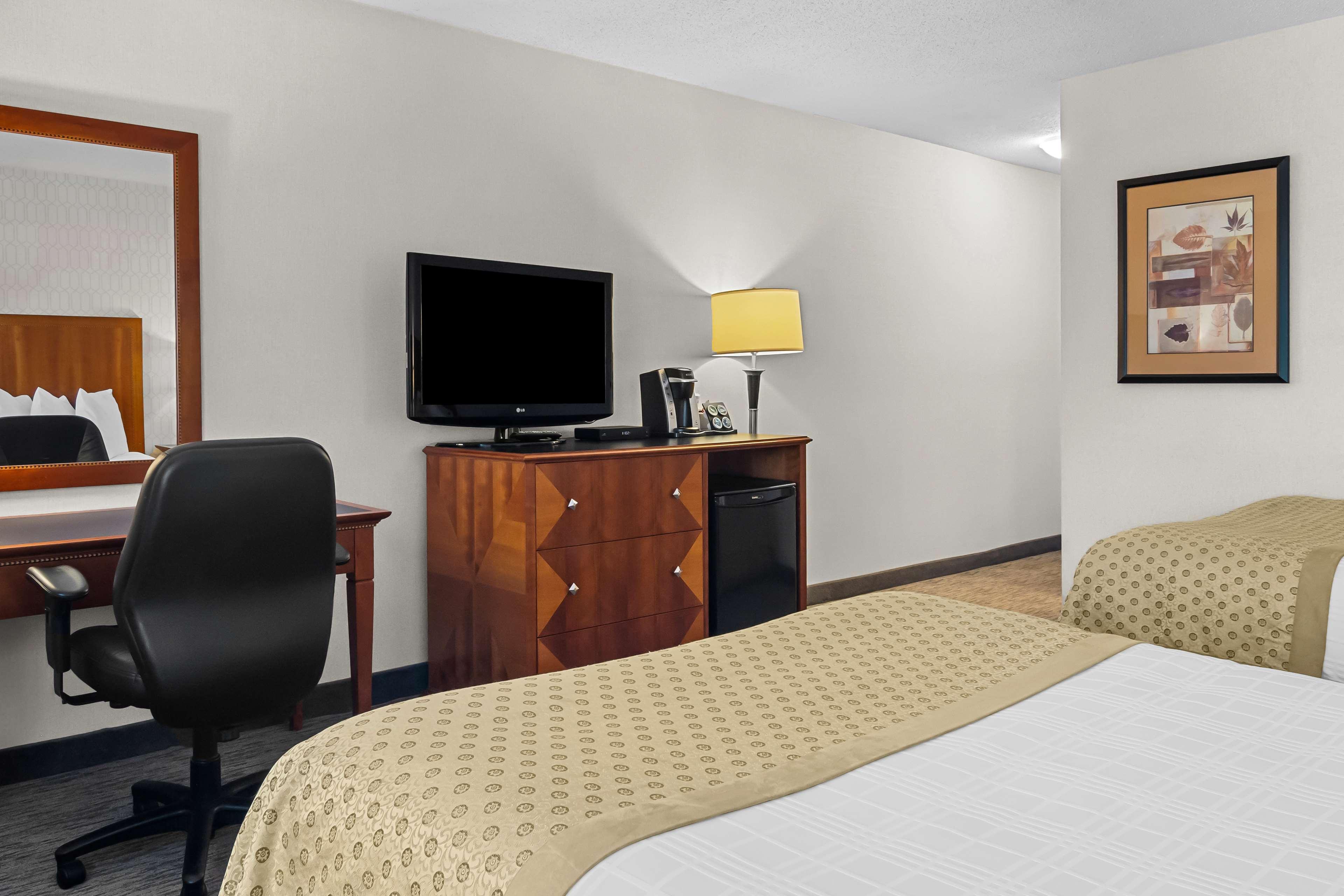 Twin Two Queen Beds Non Smoking