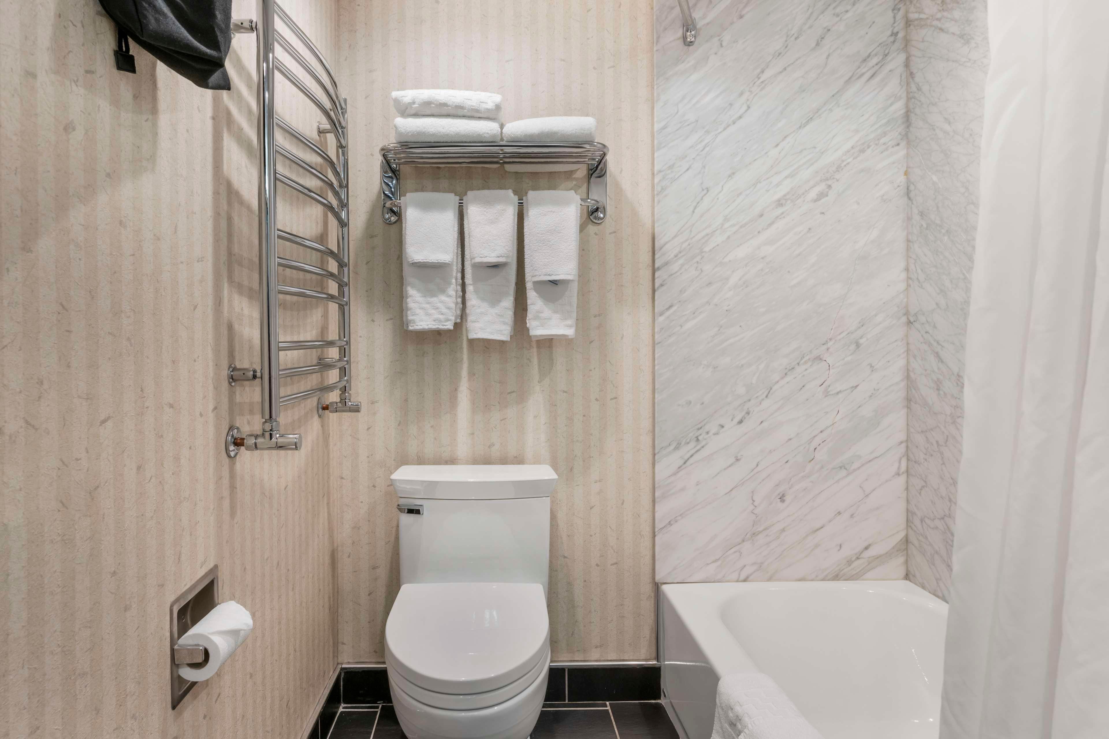 Double Deluxe Queen Bed