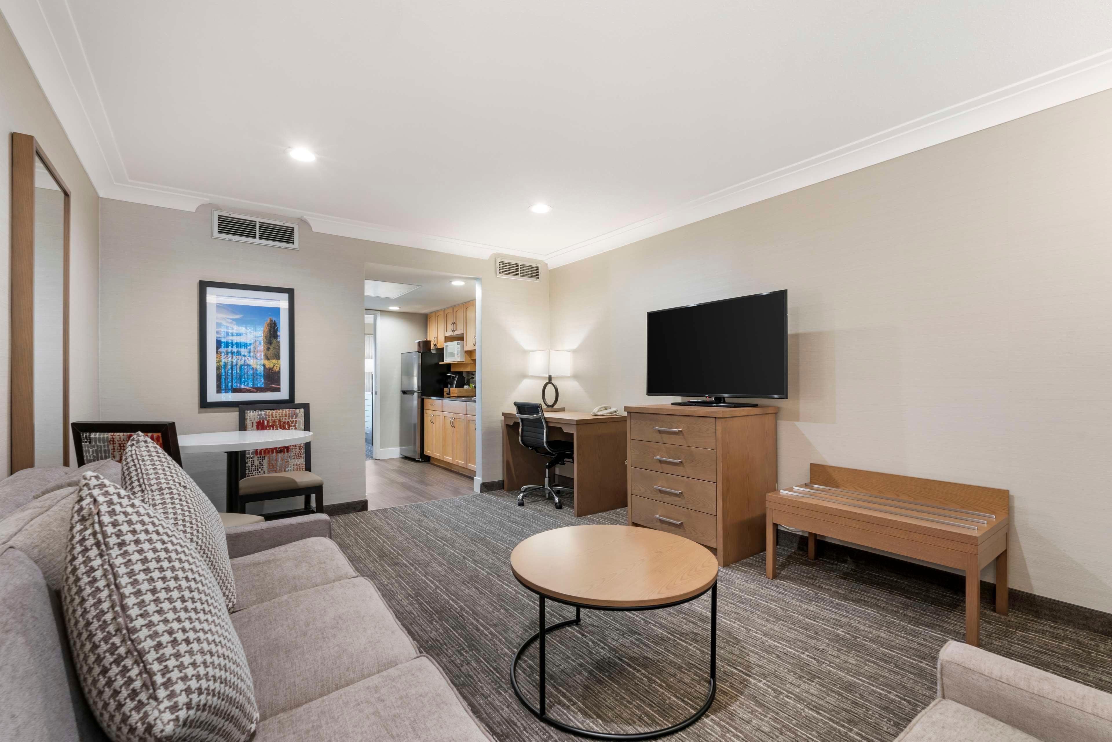 Suite Queen Size Bed