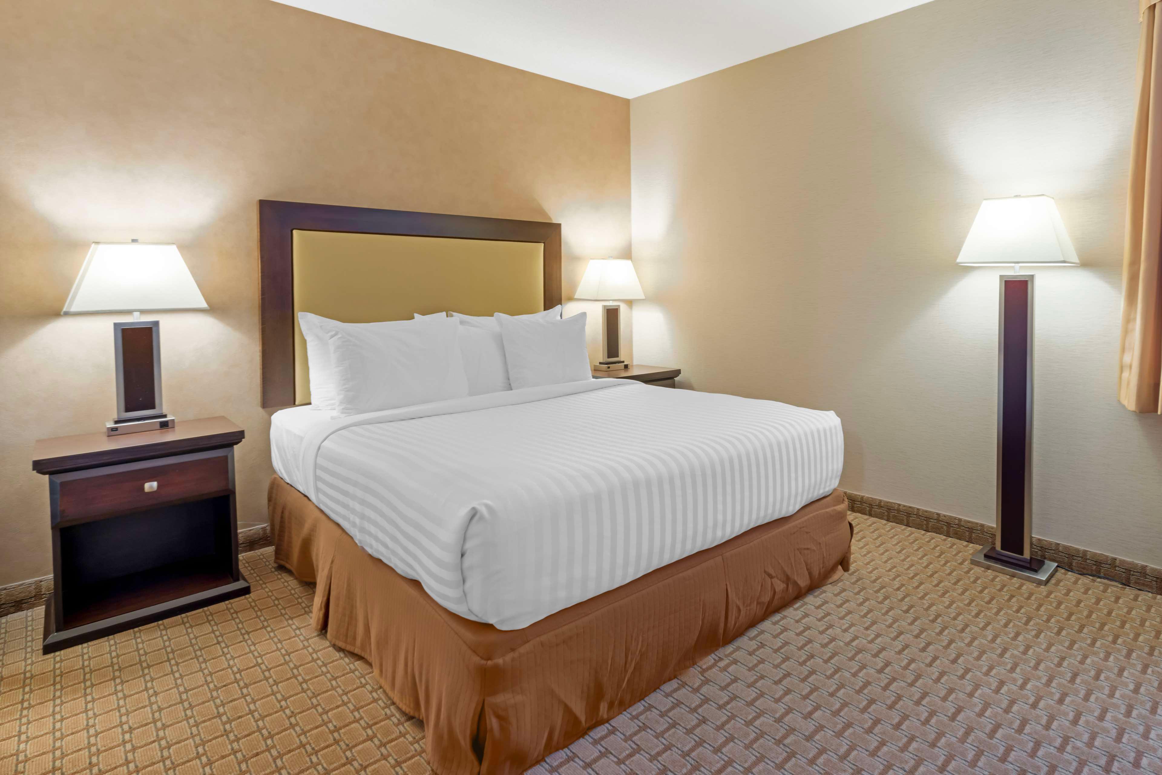 Suite Queen Size Bed