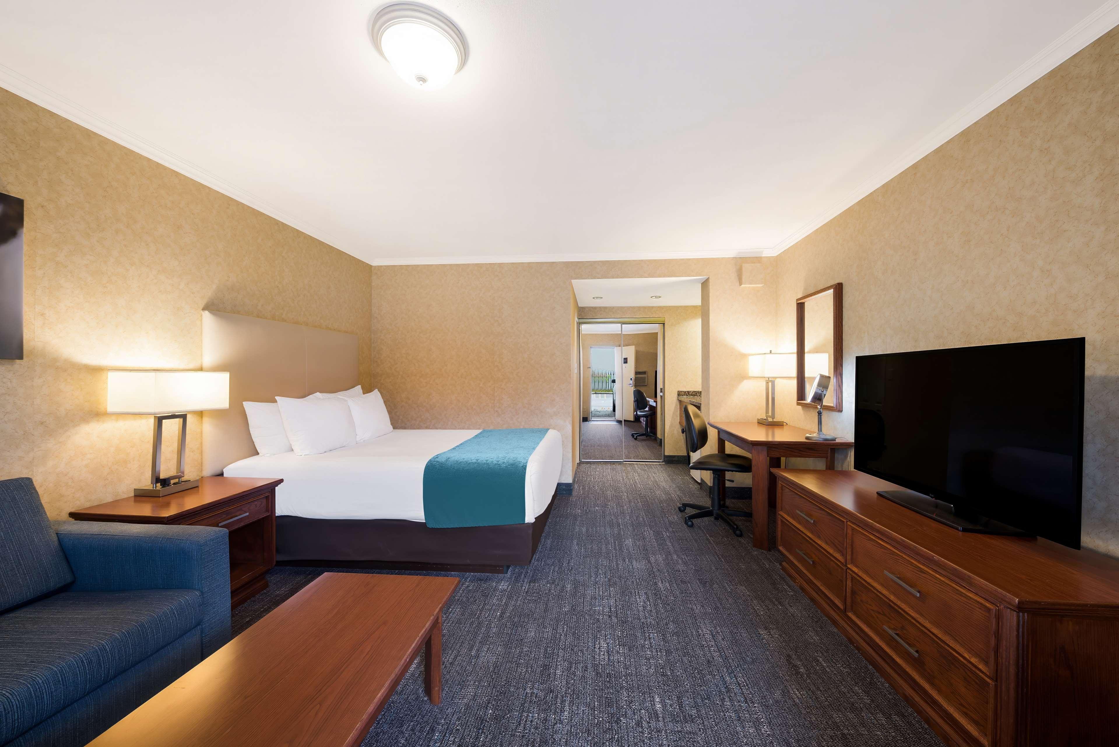 Triple Queen Bed Non Smoking