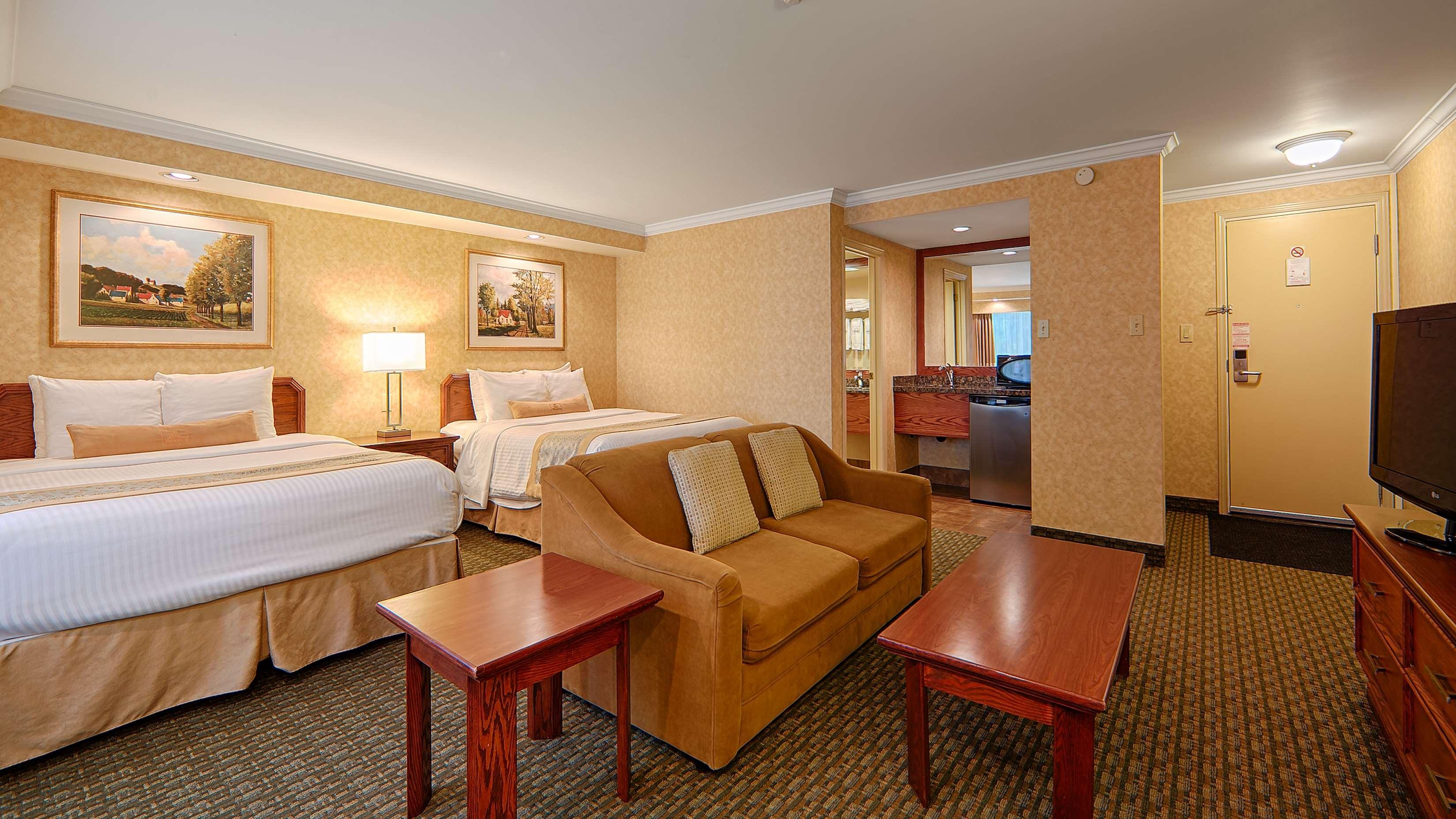 Suite Two Queen Beds Non Smoking