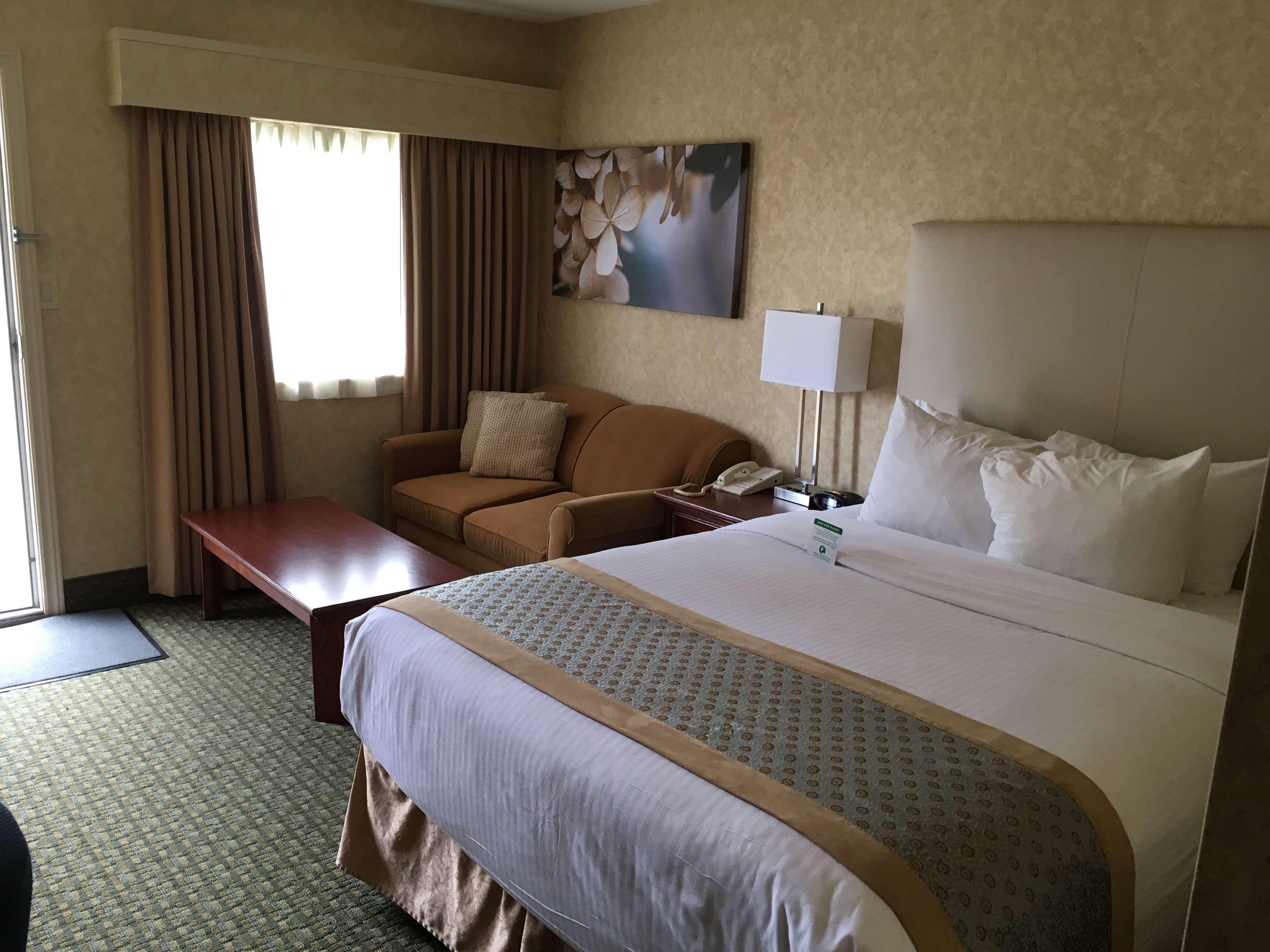 Triple Queen Bed Non Smoking