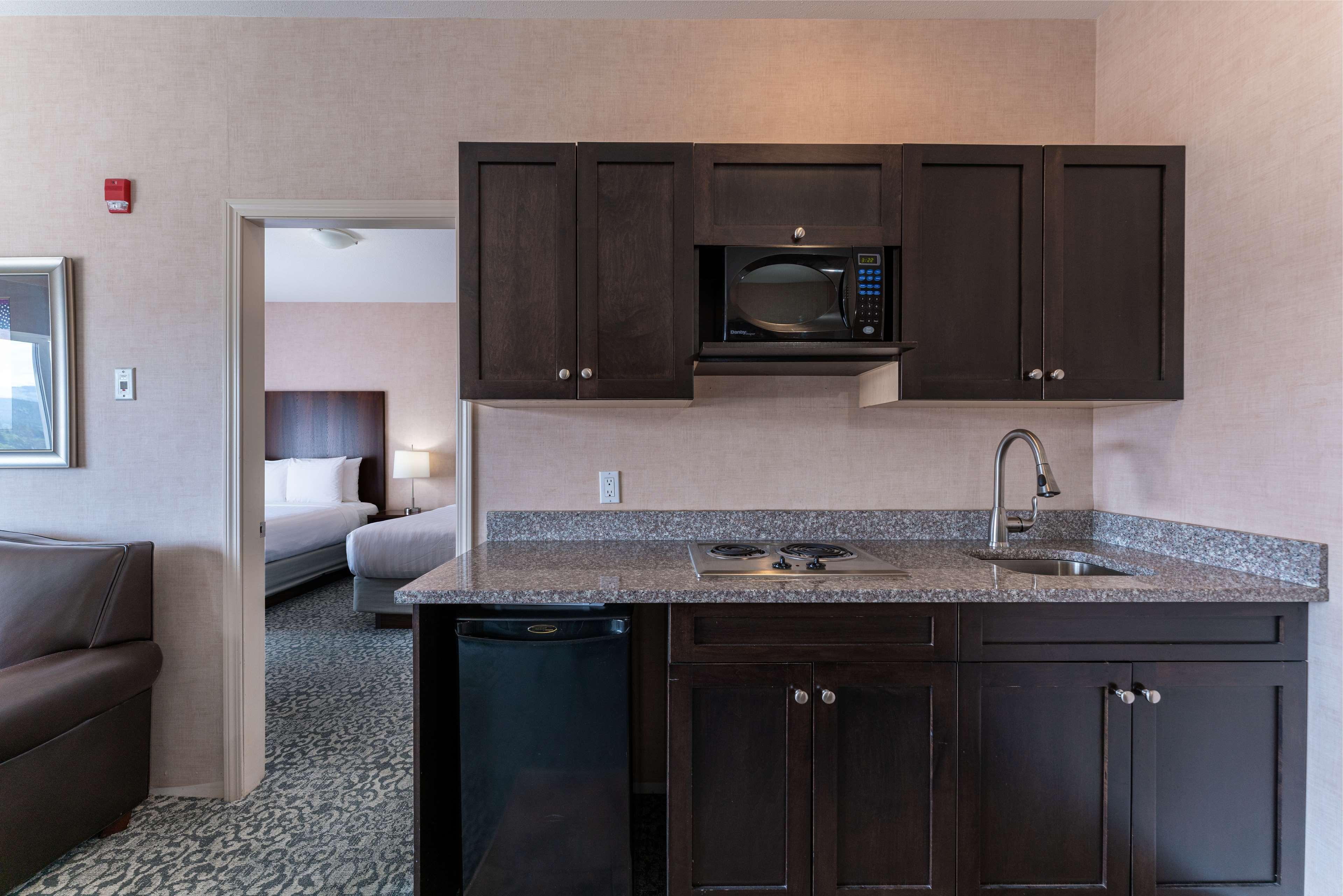 Suite Two Queen Beds Non Smoking