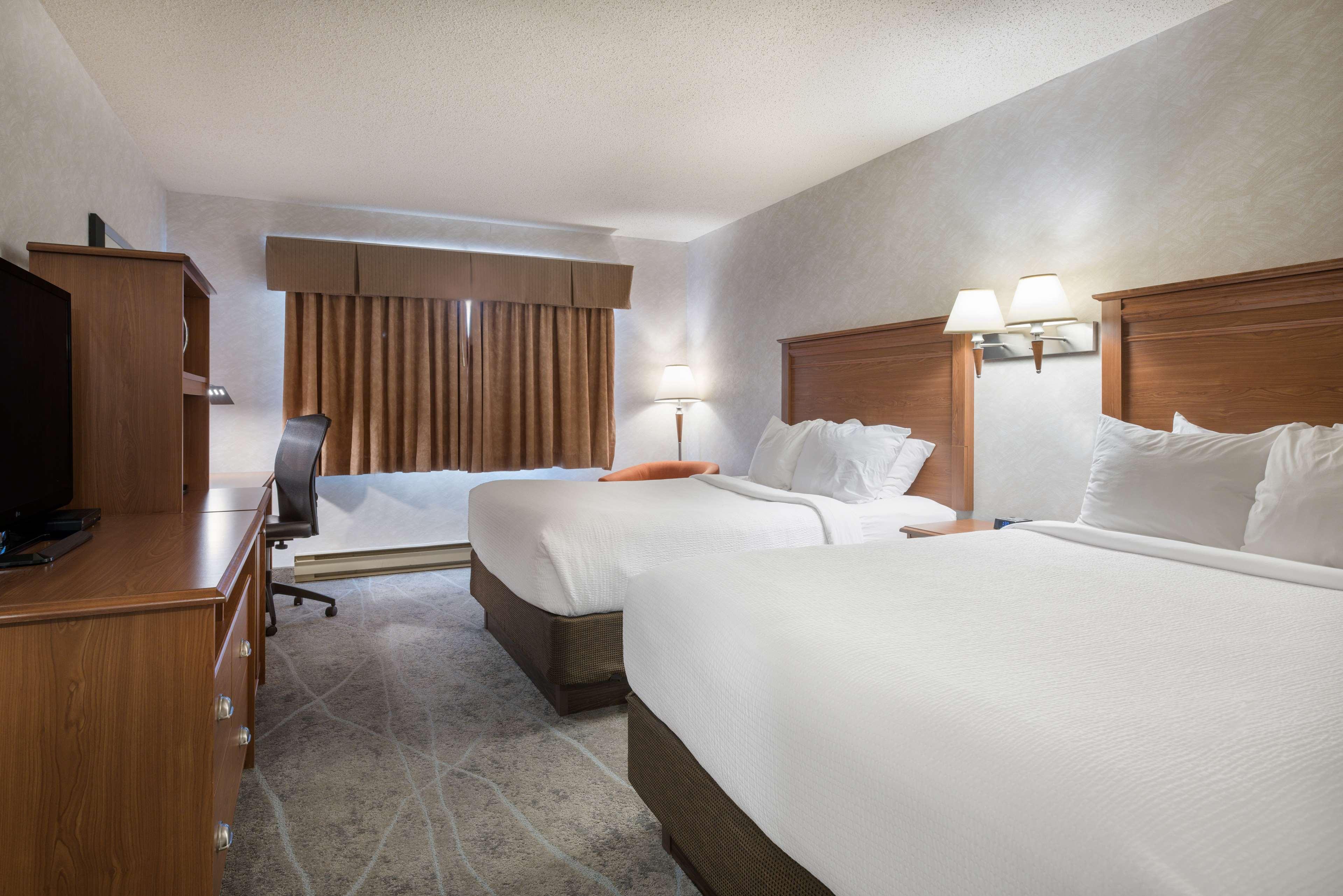 Quadruple Two Queen Beds