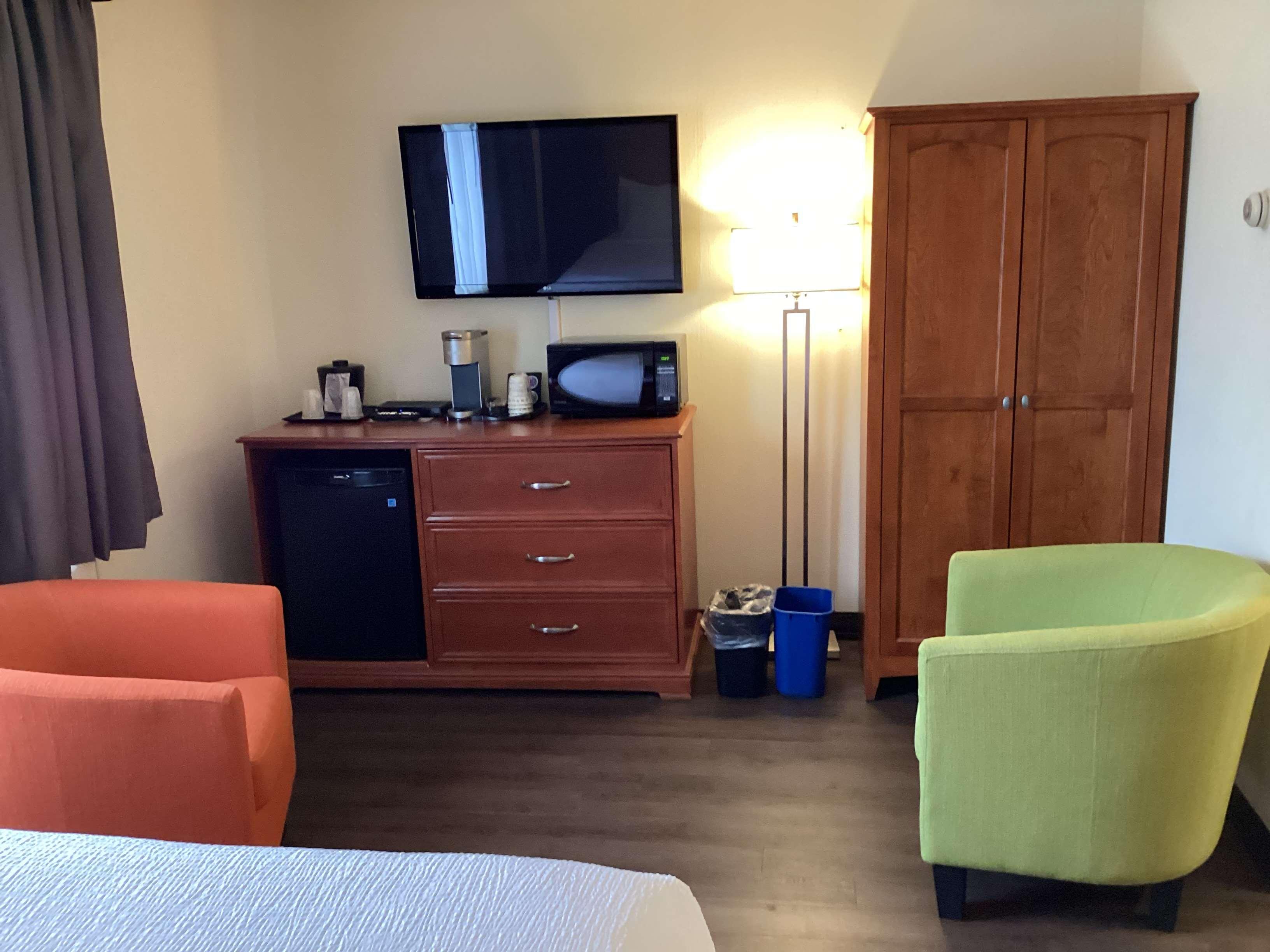 Quadruple Two Queen Beds