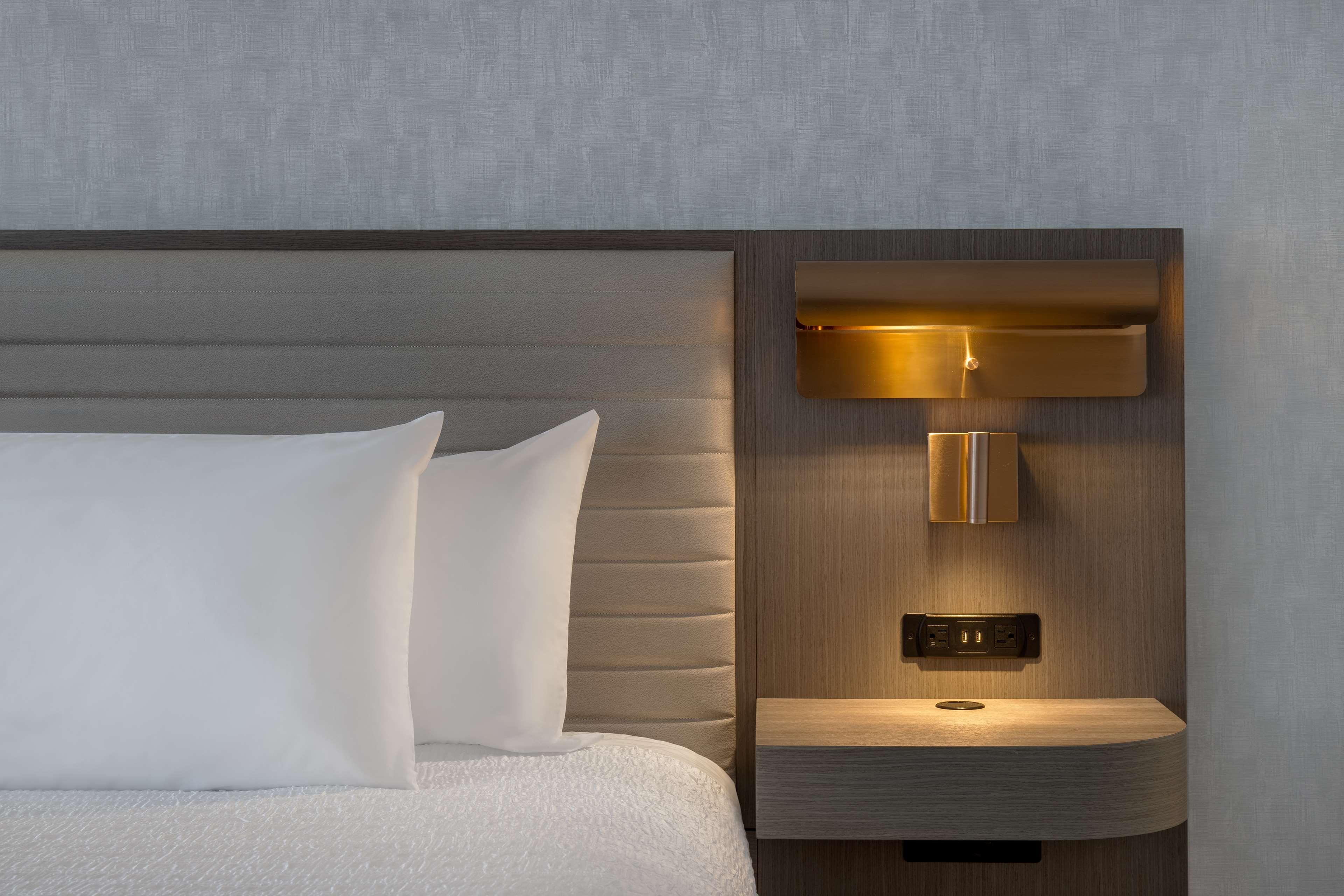 Studio Accessible King Size Bed