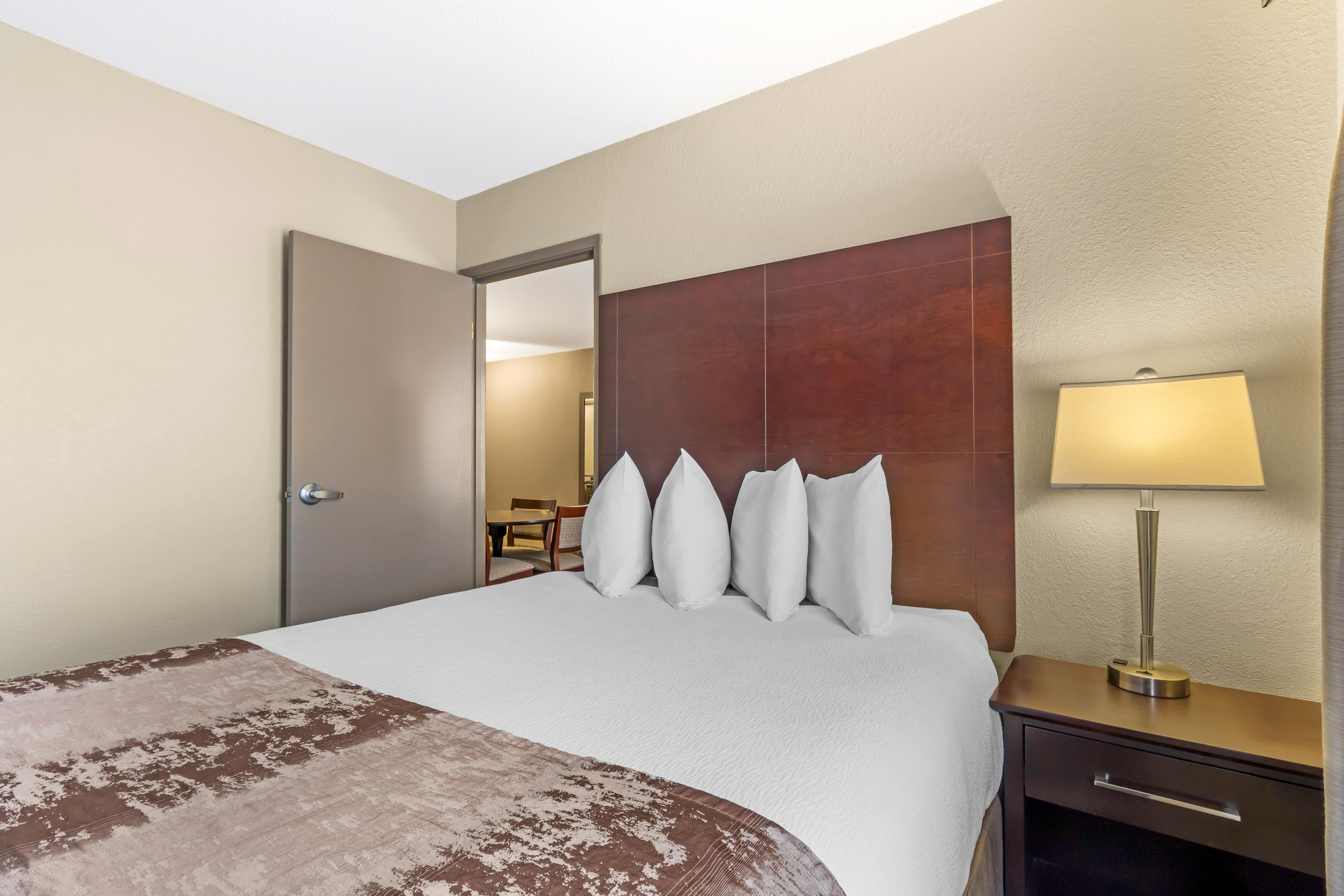 Suite Queen Size Bed