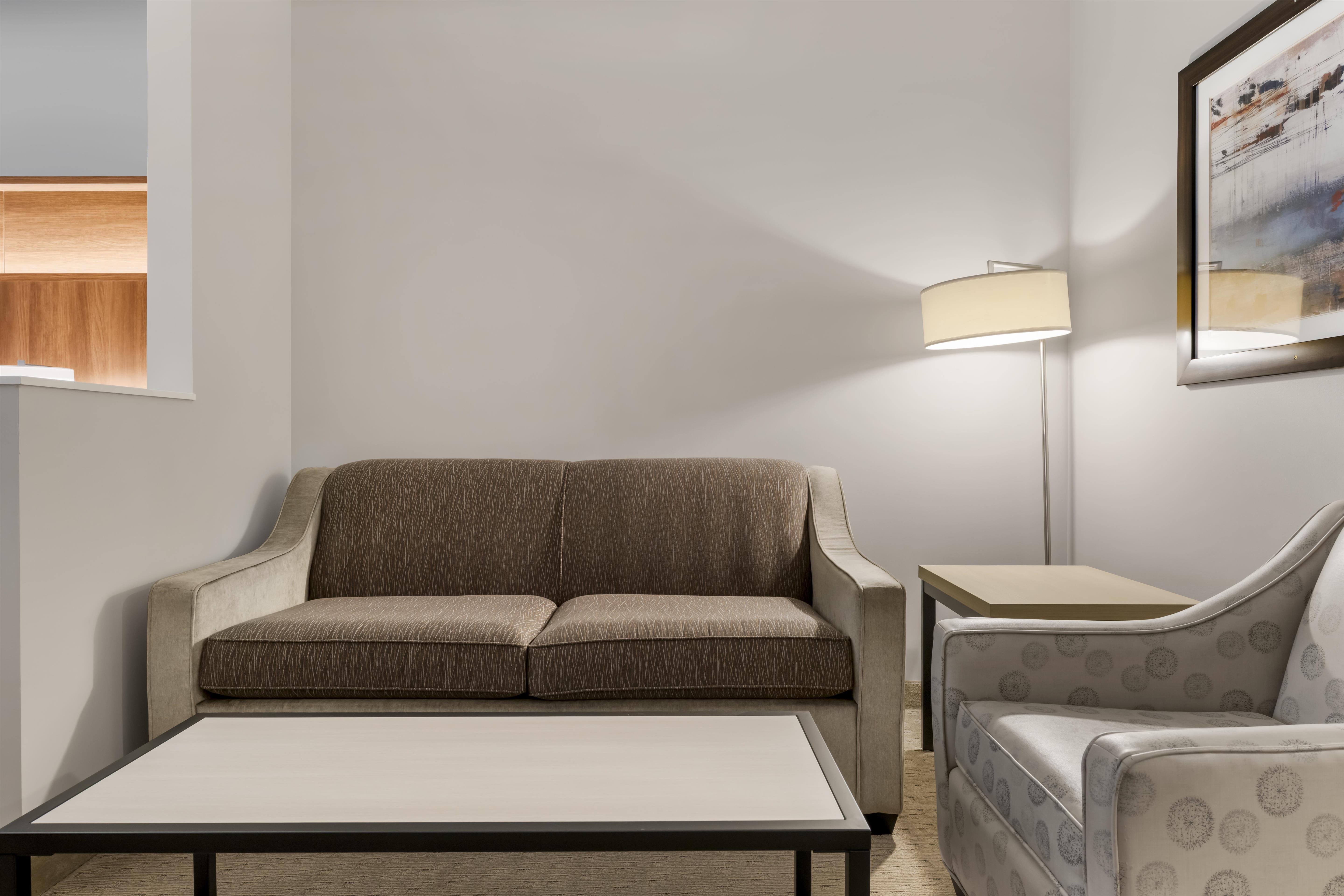 Suite Accessible King Size Bed