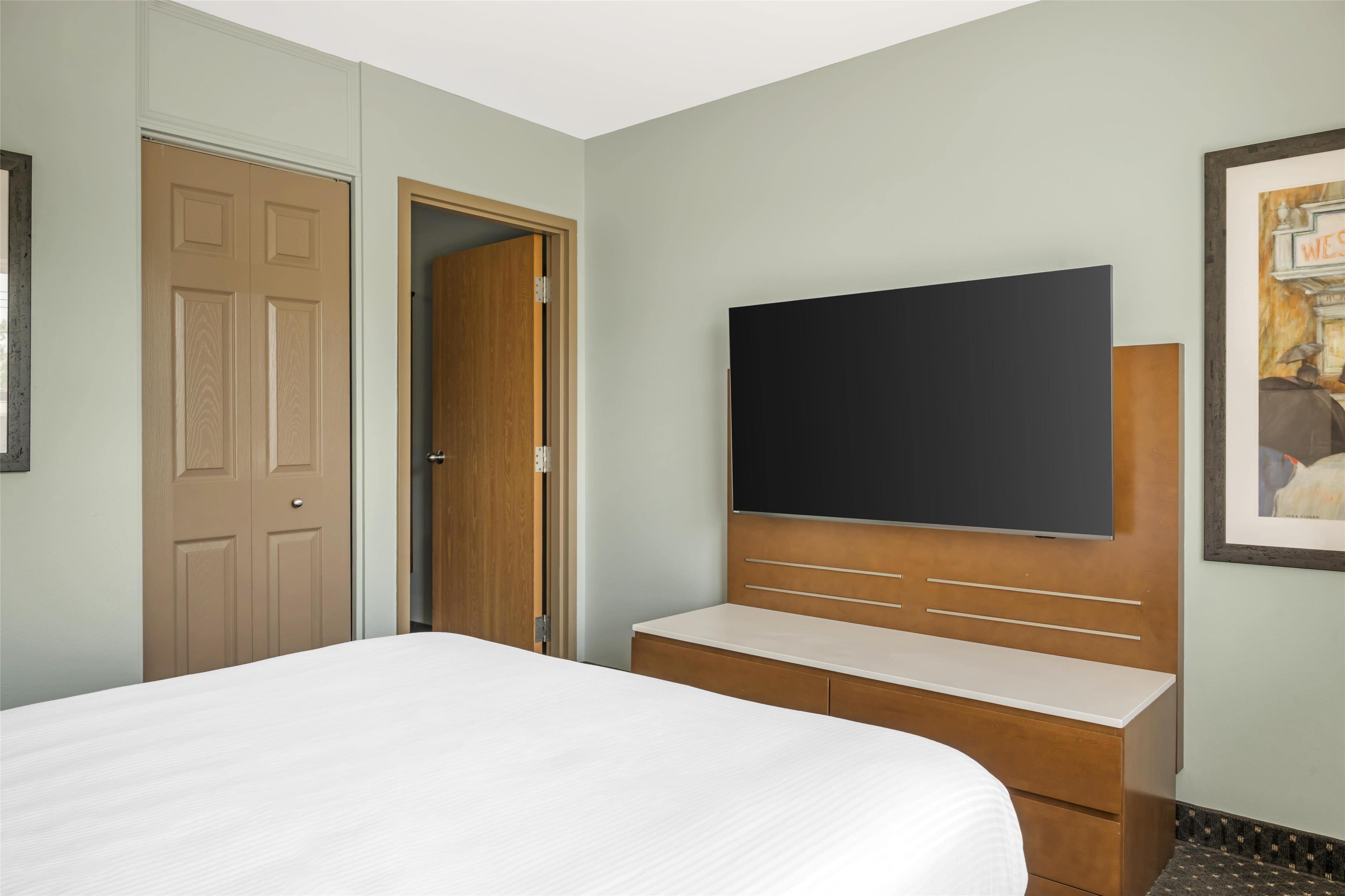 Junior Suite Queen Size Bed