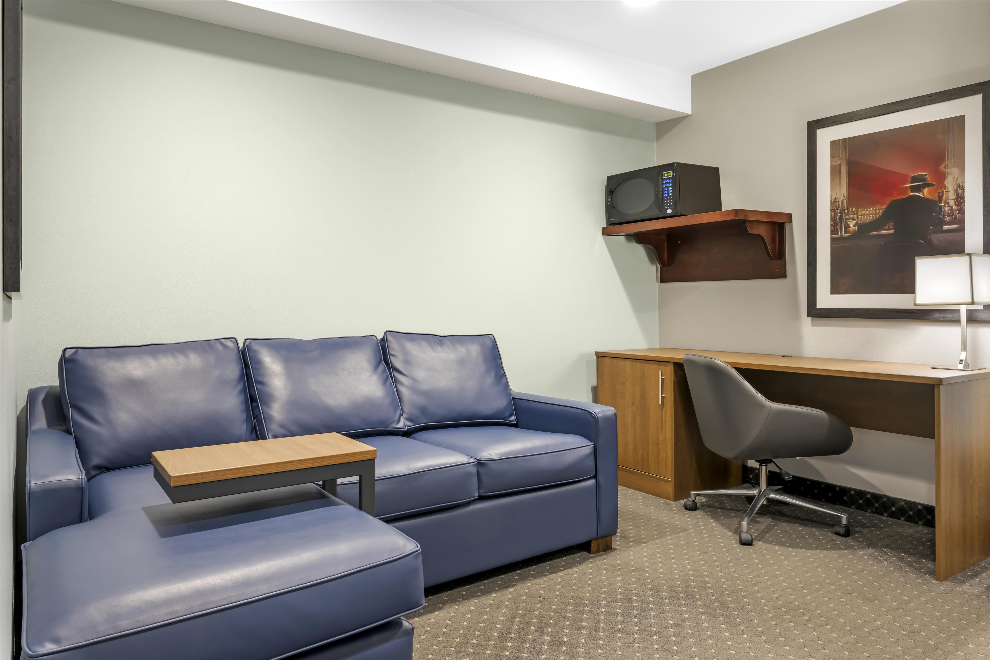 Junior Suite Queen Size Bed