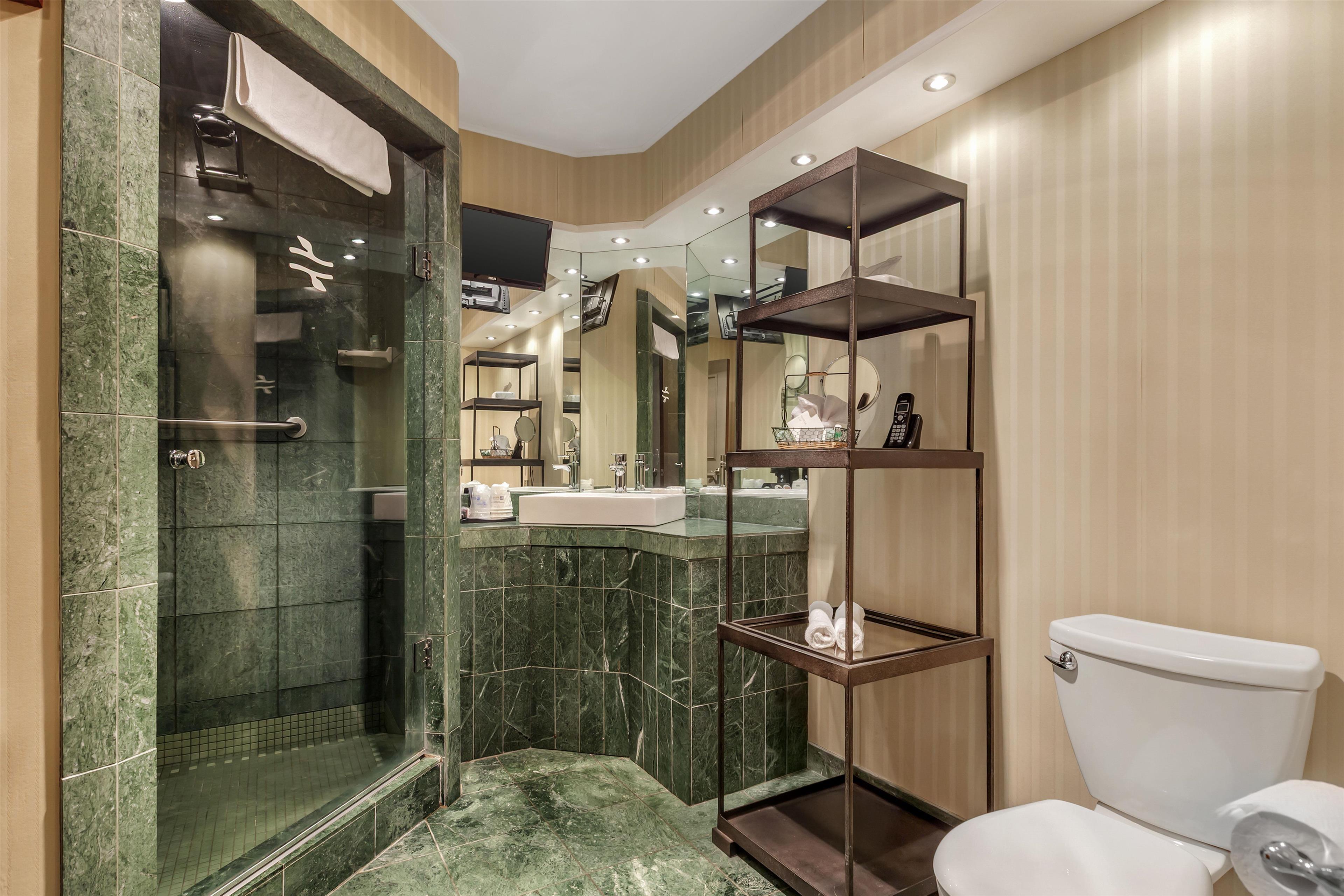 Suite Queen Size Bed