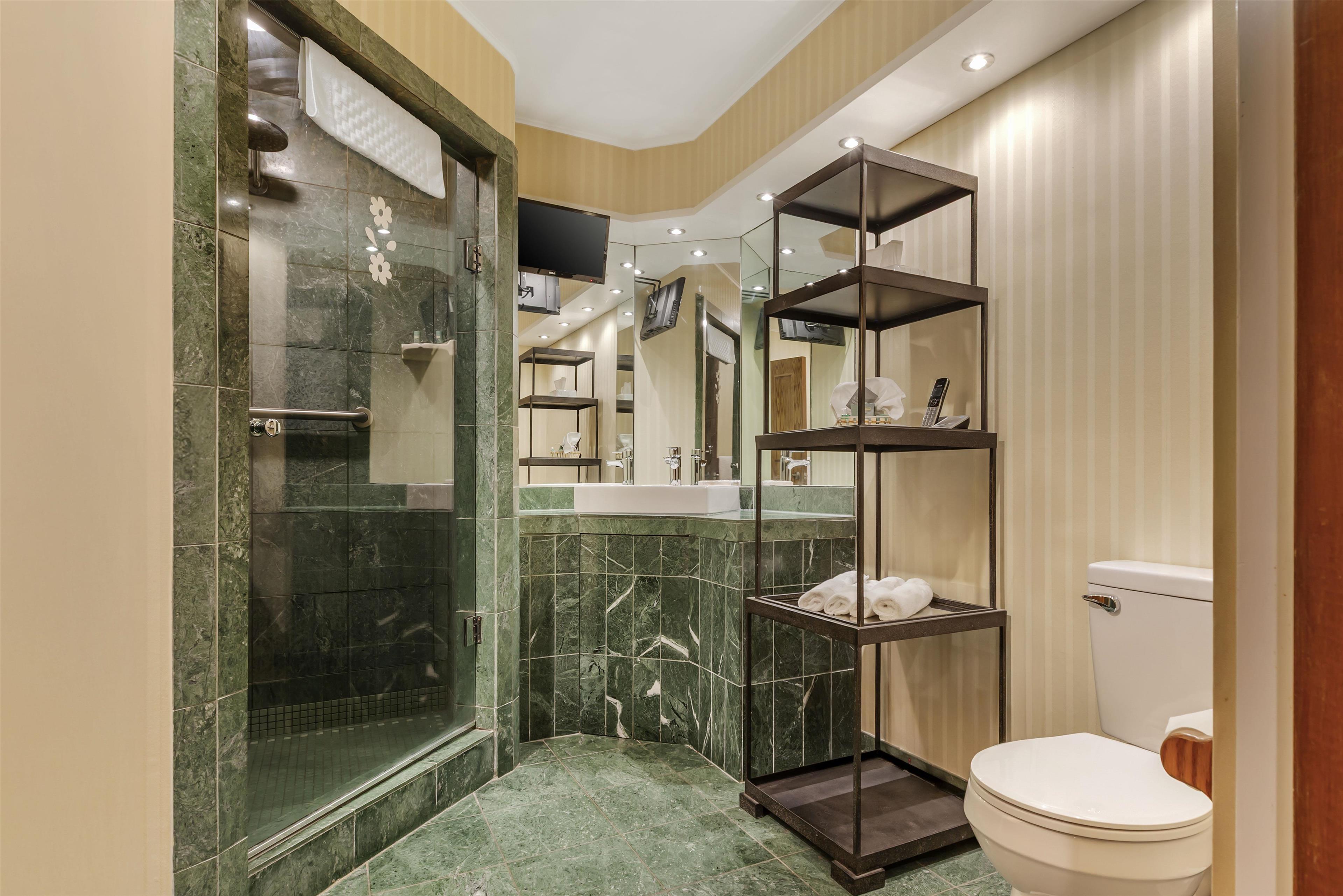 Suite Queen Size Bed