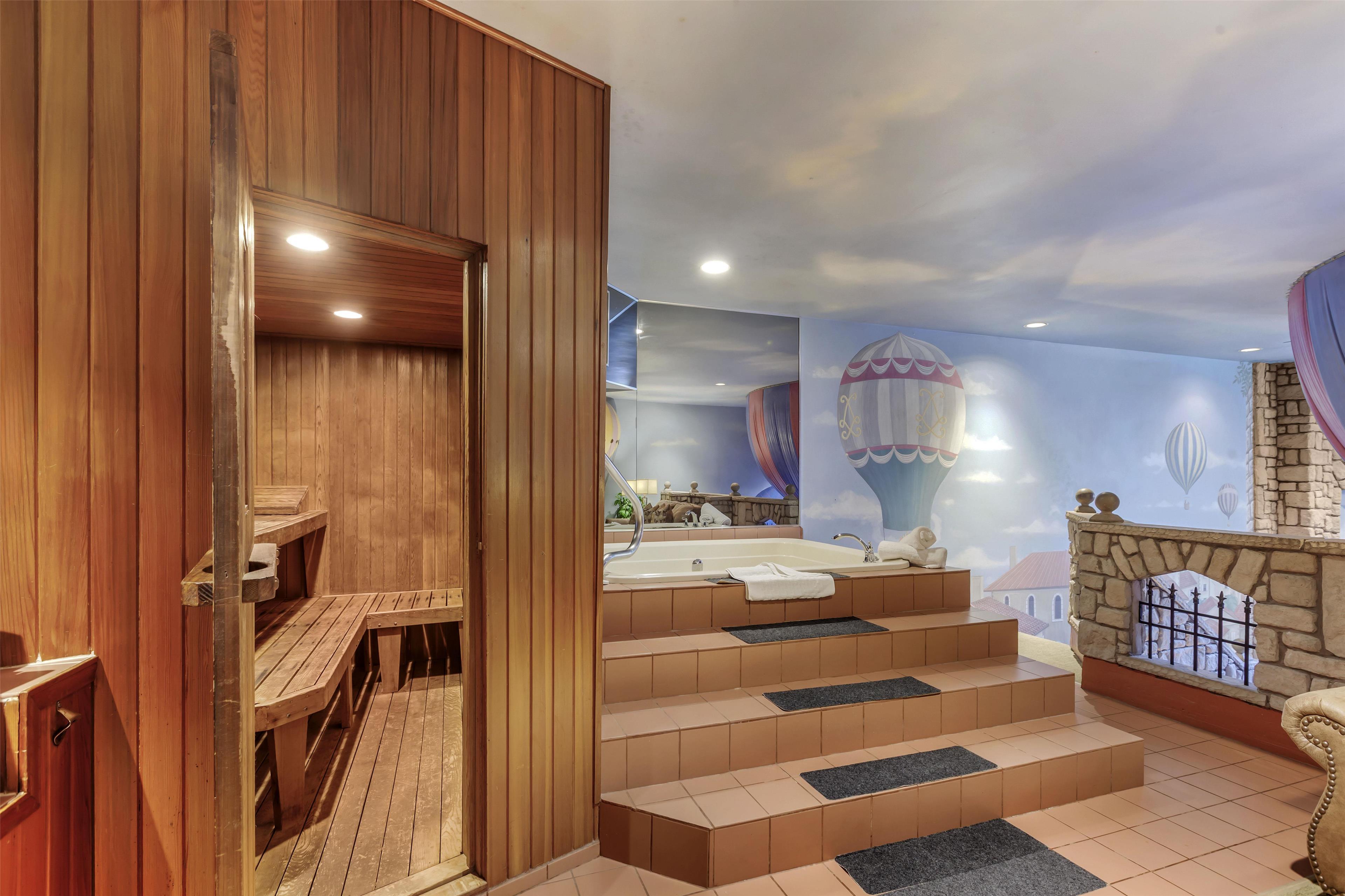 Suite Queen Size Bed