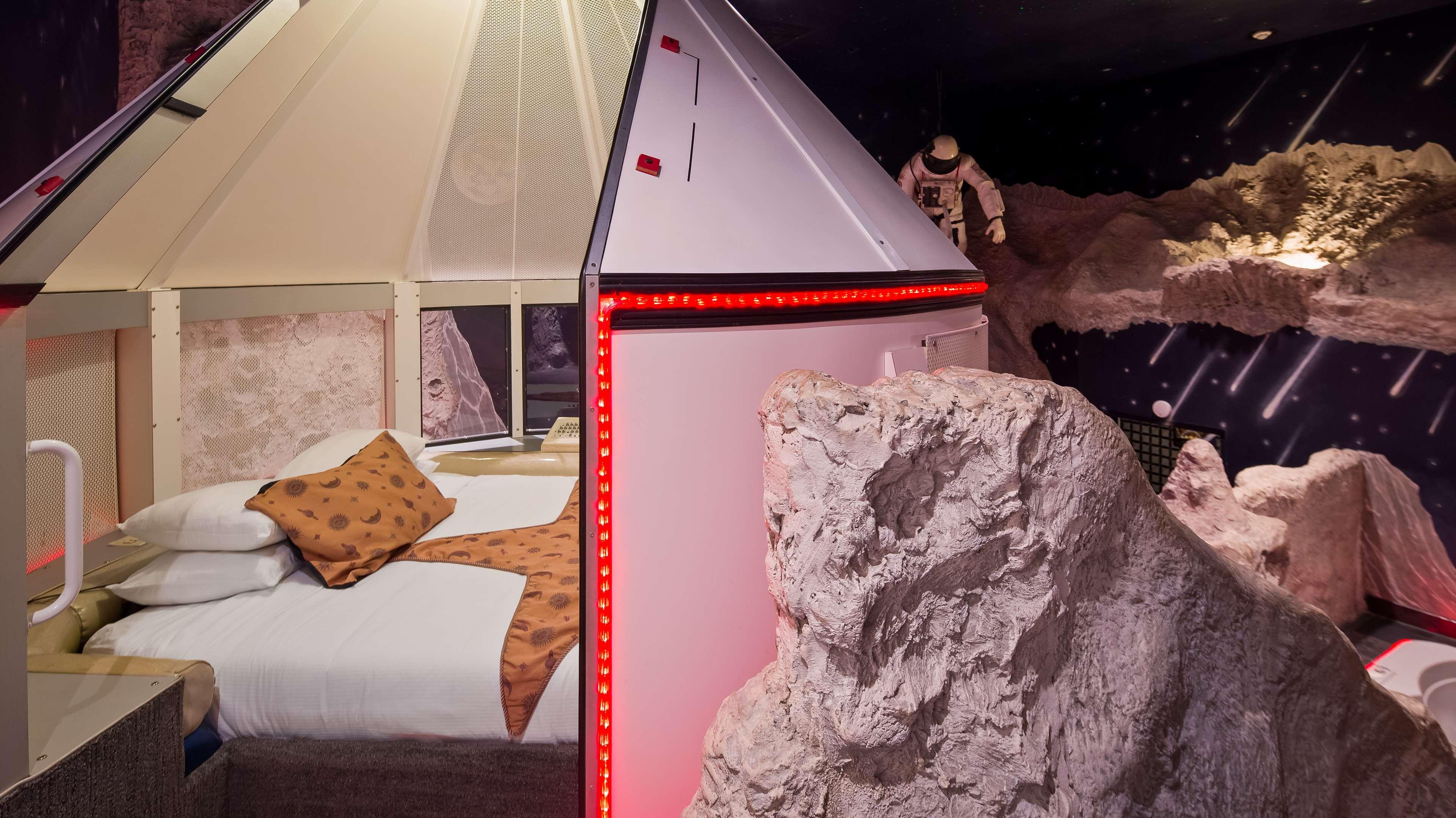 Suite Queen Size Bed