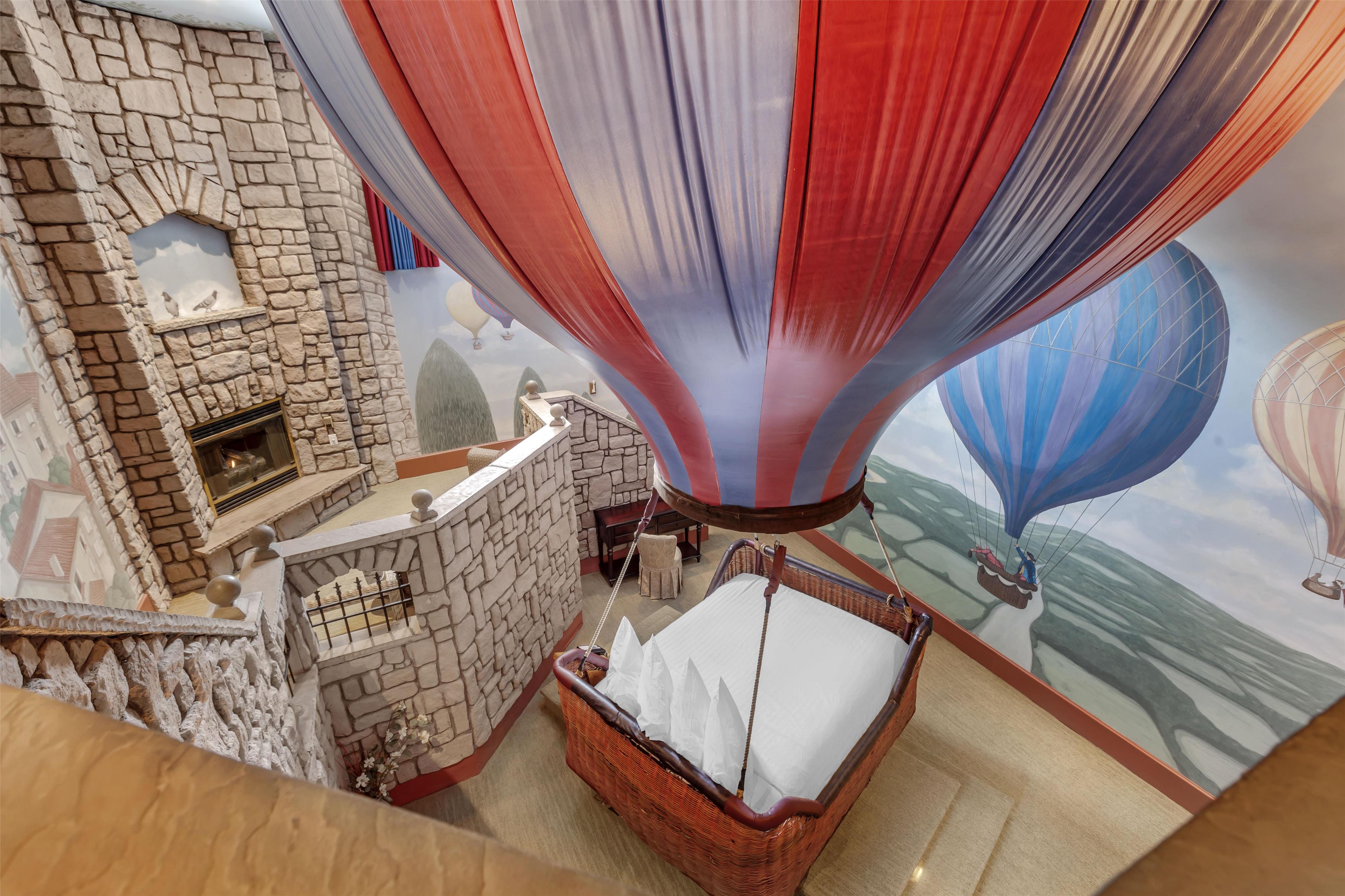 Suite Queen Size Bed