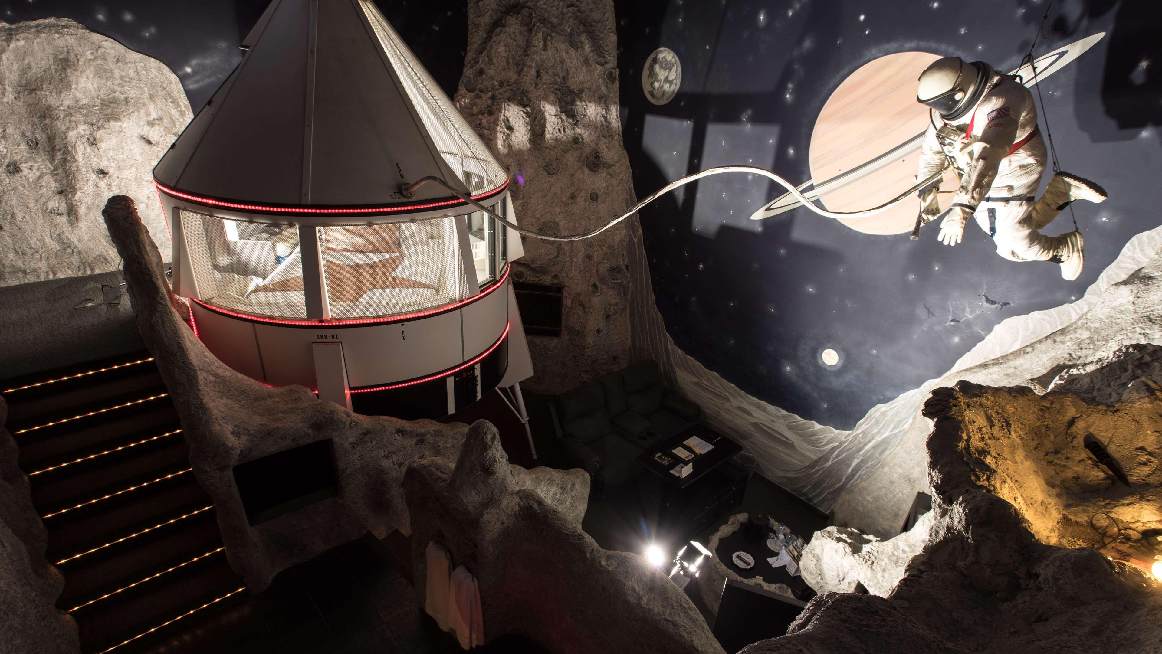 Suite Queen Size Bed