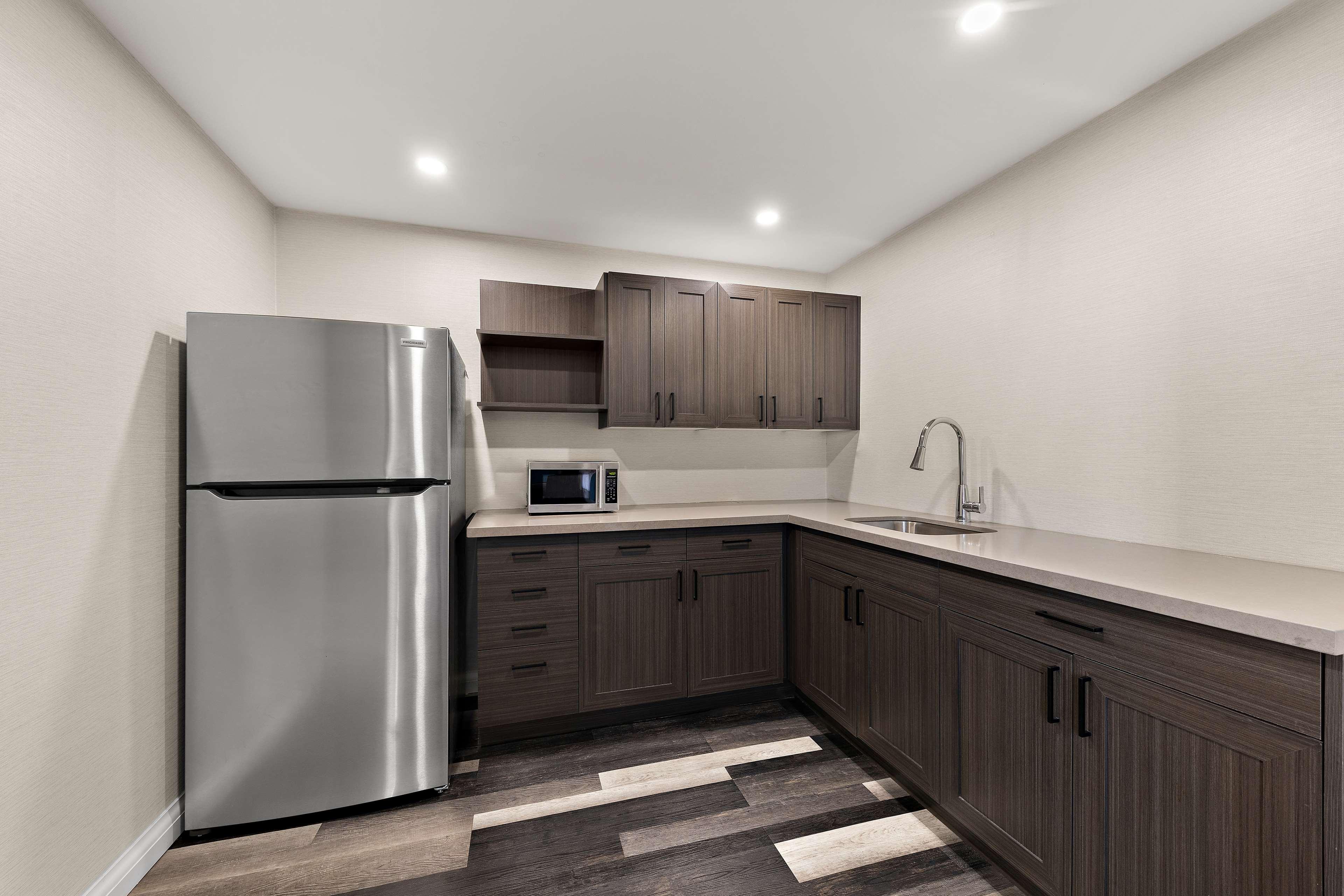 Suite Two Queen Beds