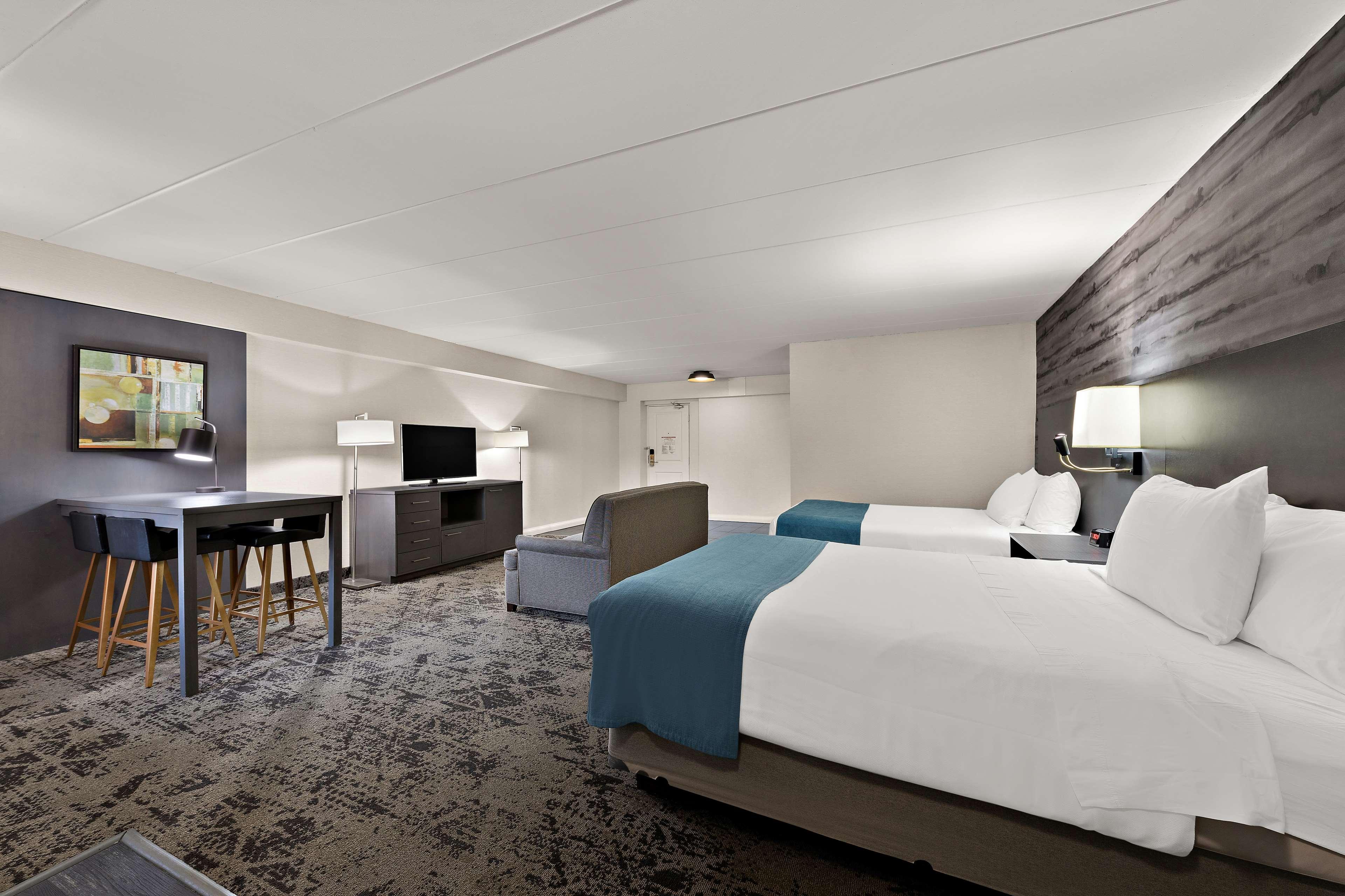 Suite Two Queen Beds