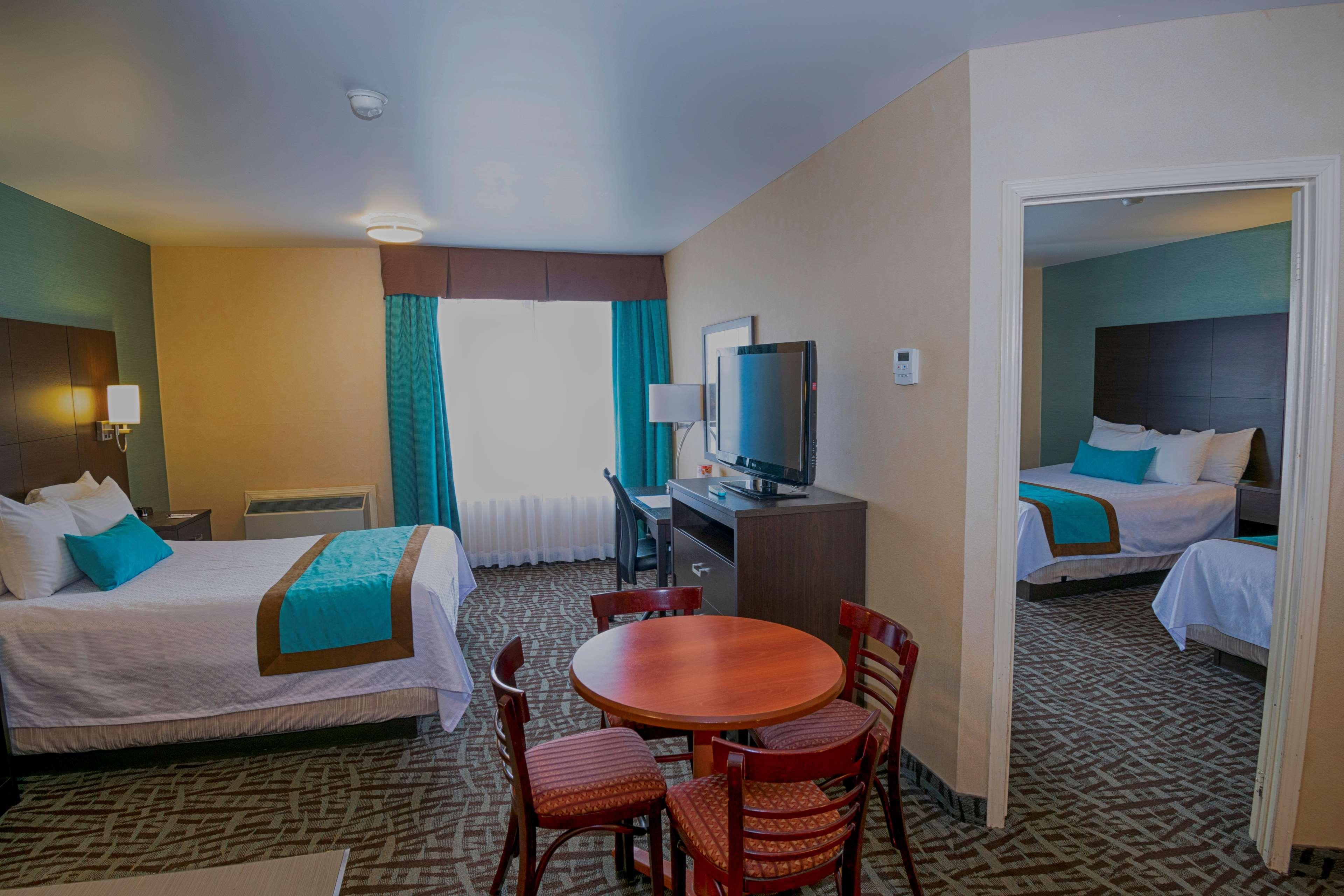 Suite Two Queen Beds