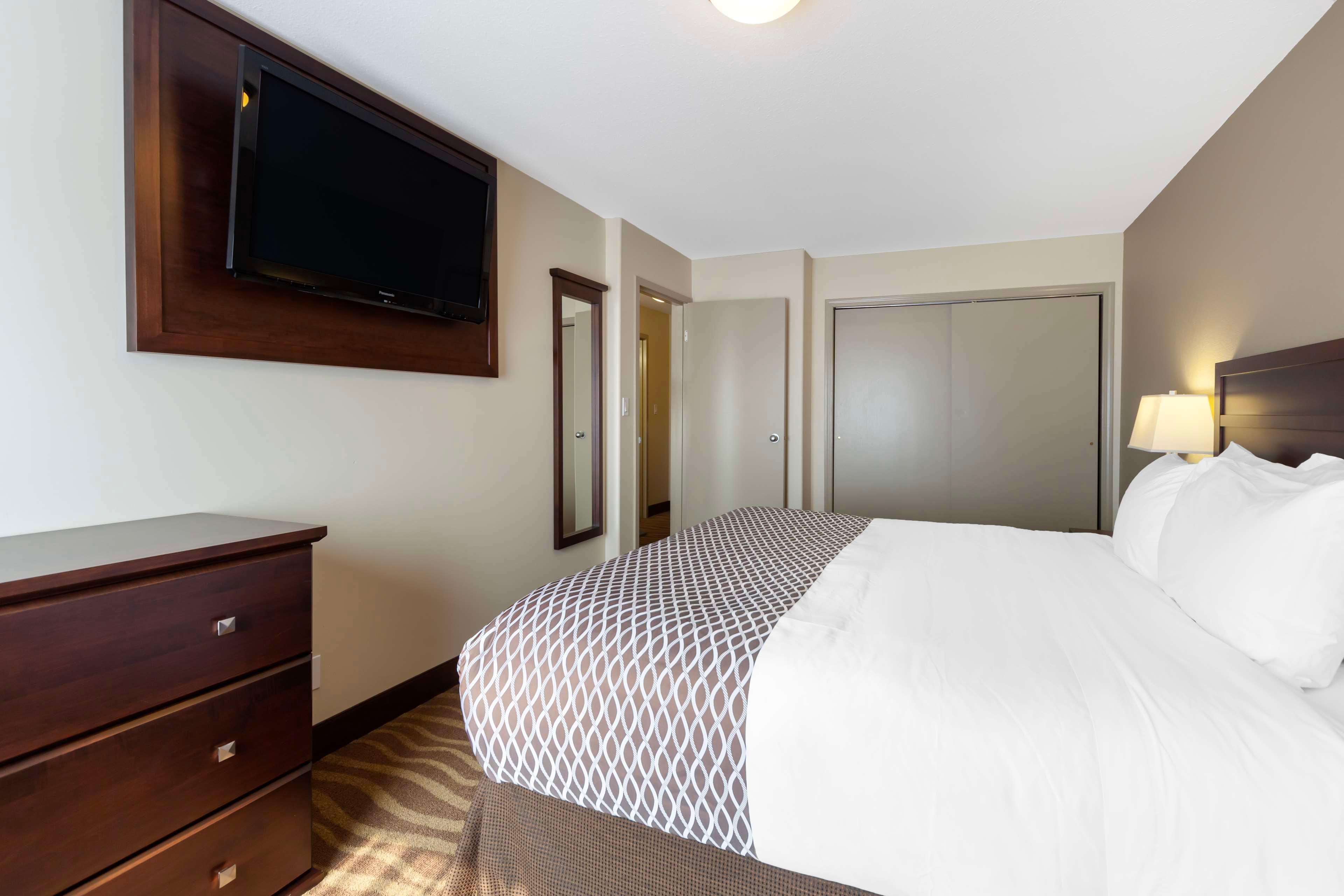 Junior Suite Queen Size Bed