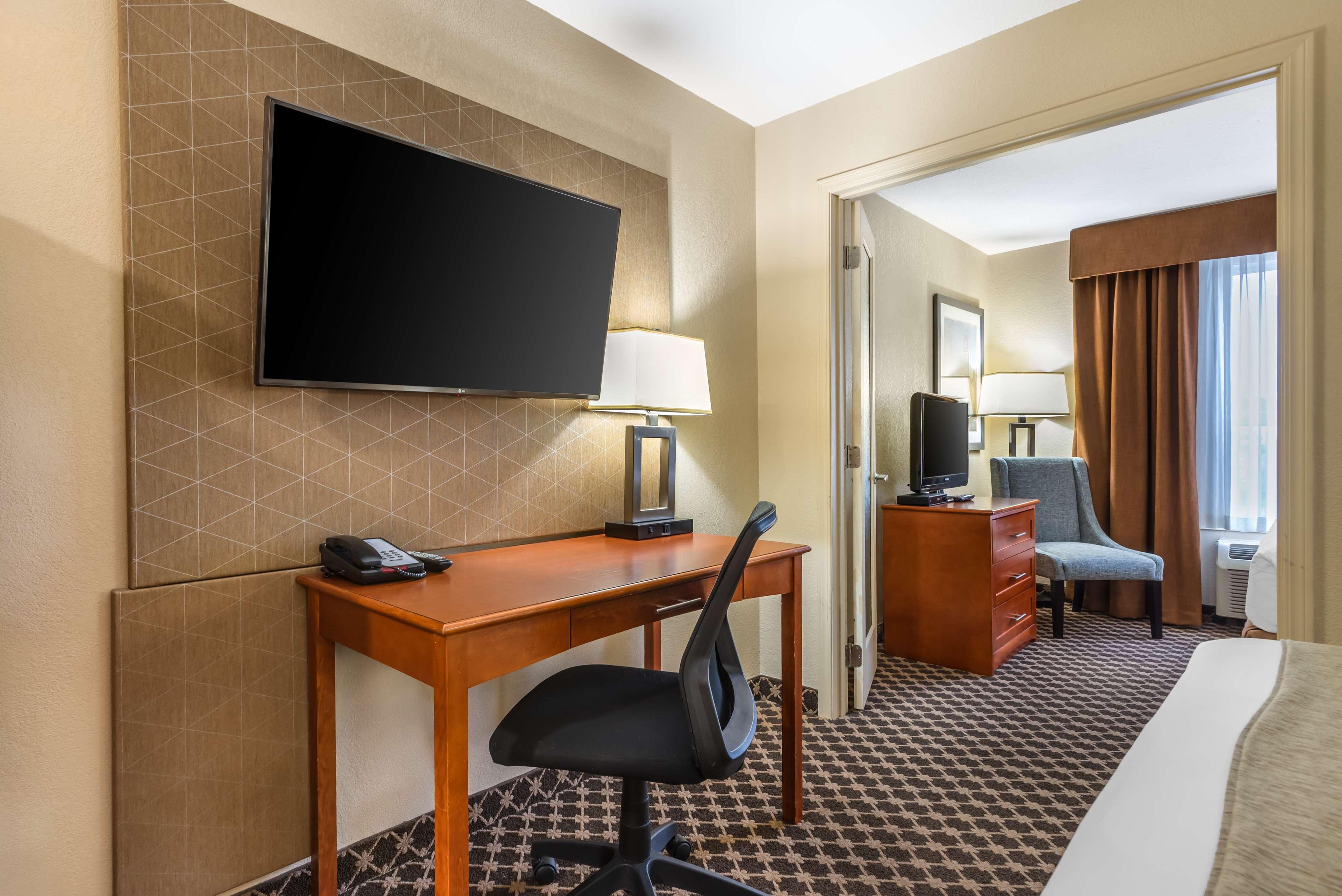 Suite Two Queen Beds Non Smoking