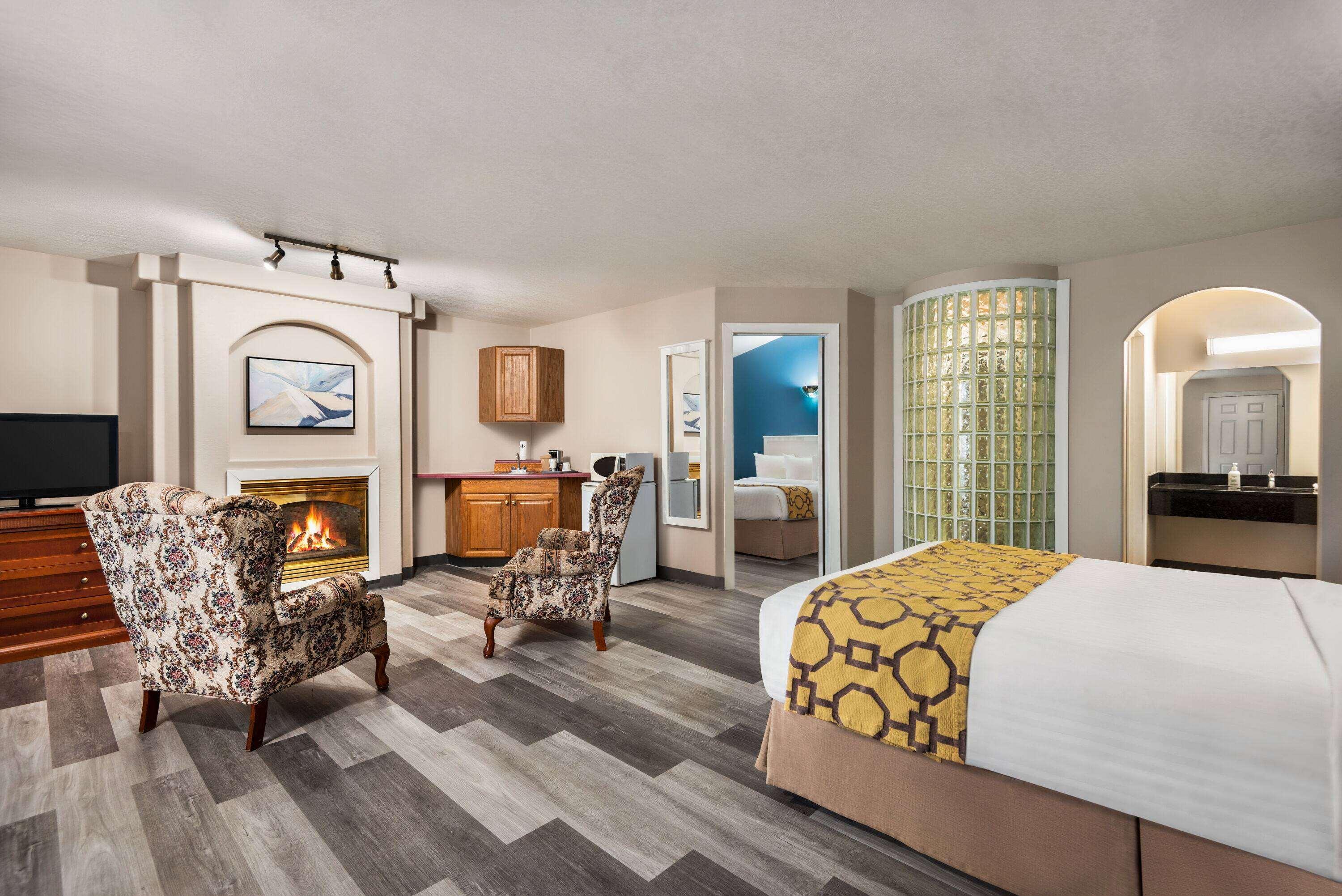 Suite Two Queen Beds One Bedroom