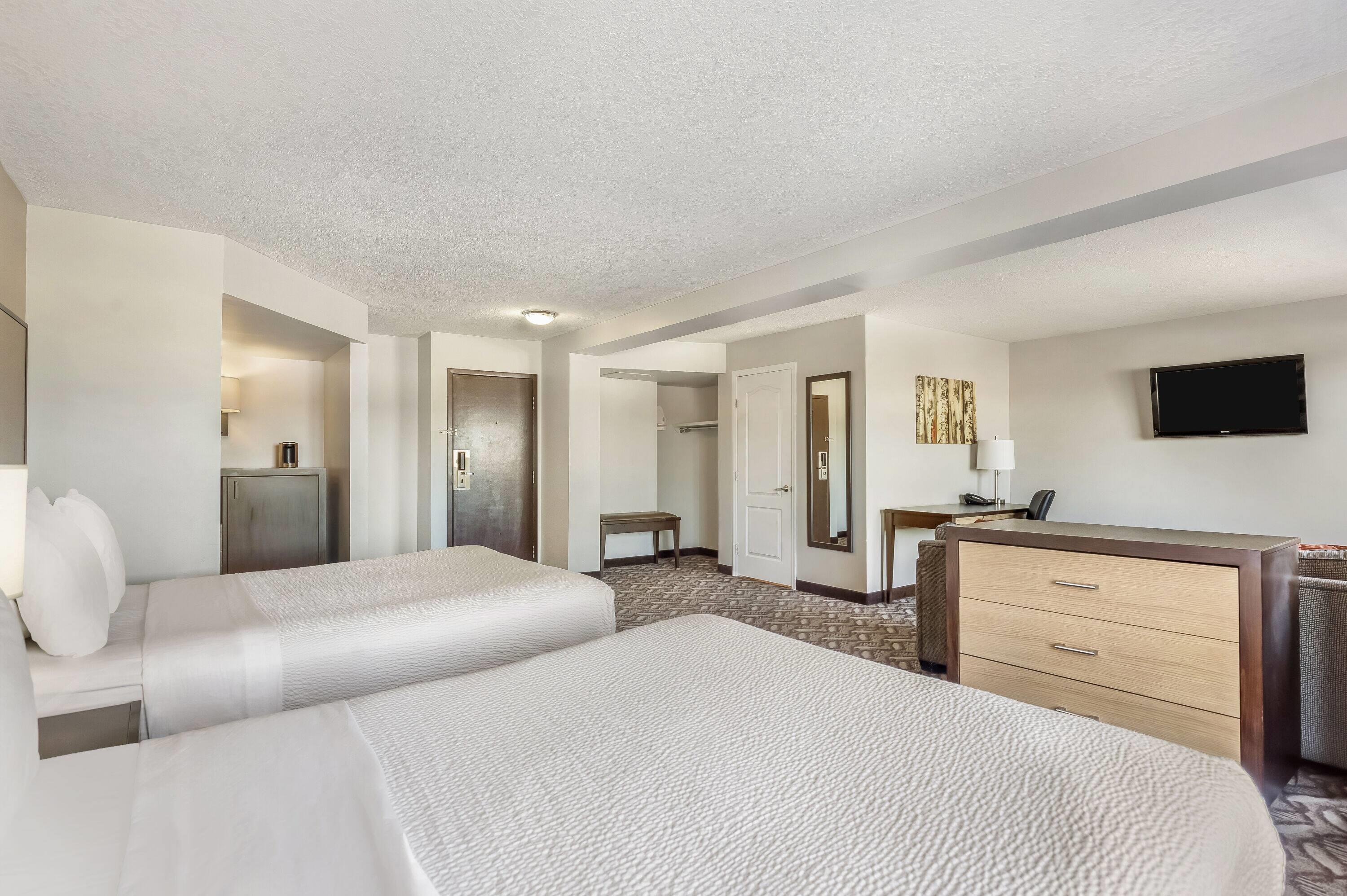 Studio Two Queen Beds