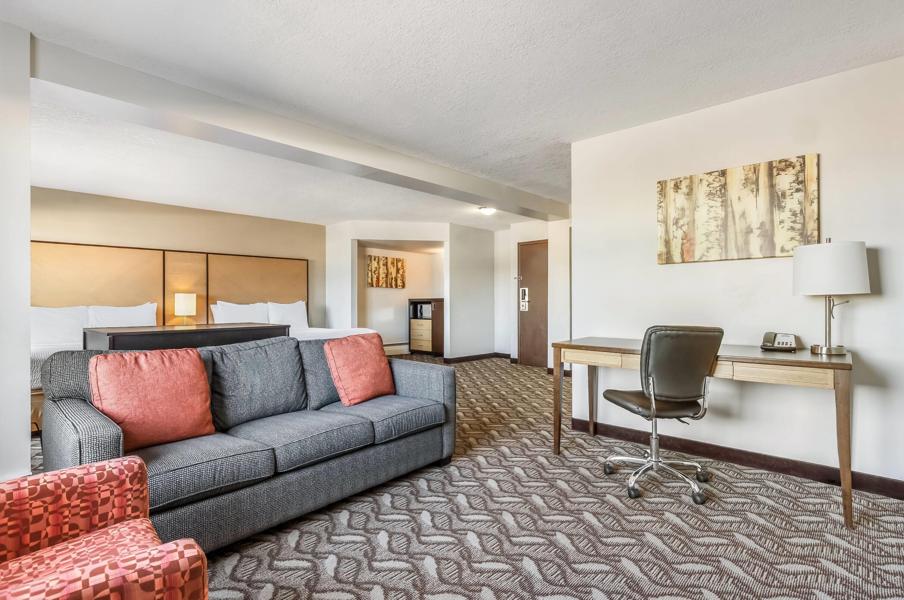 Studio Two Queen Beds