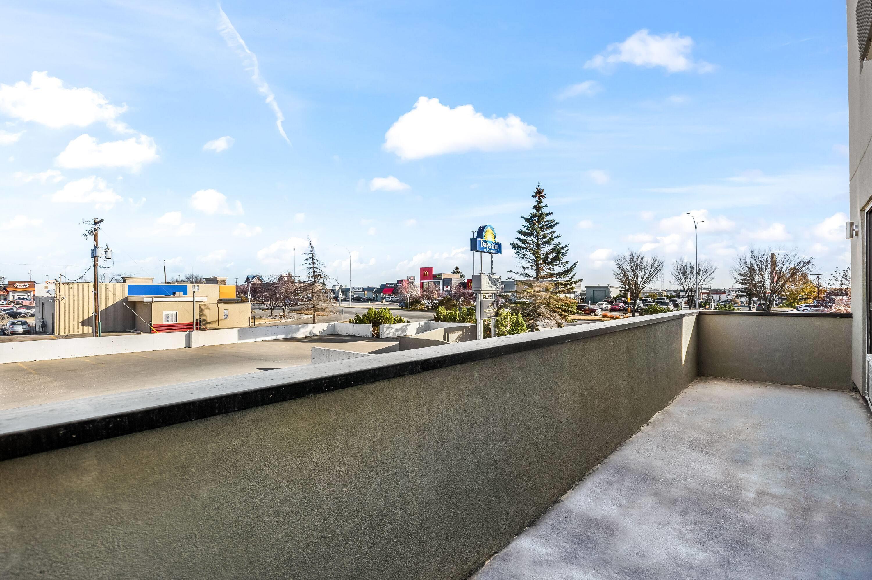 Studio Two Queen Beds