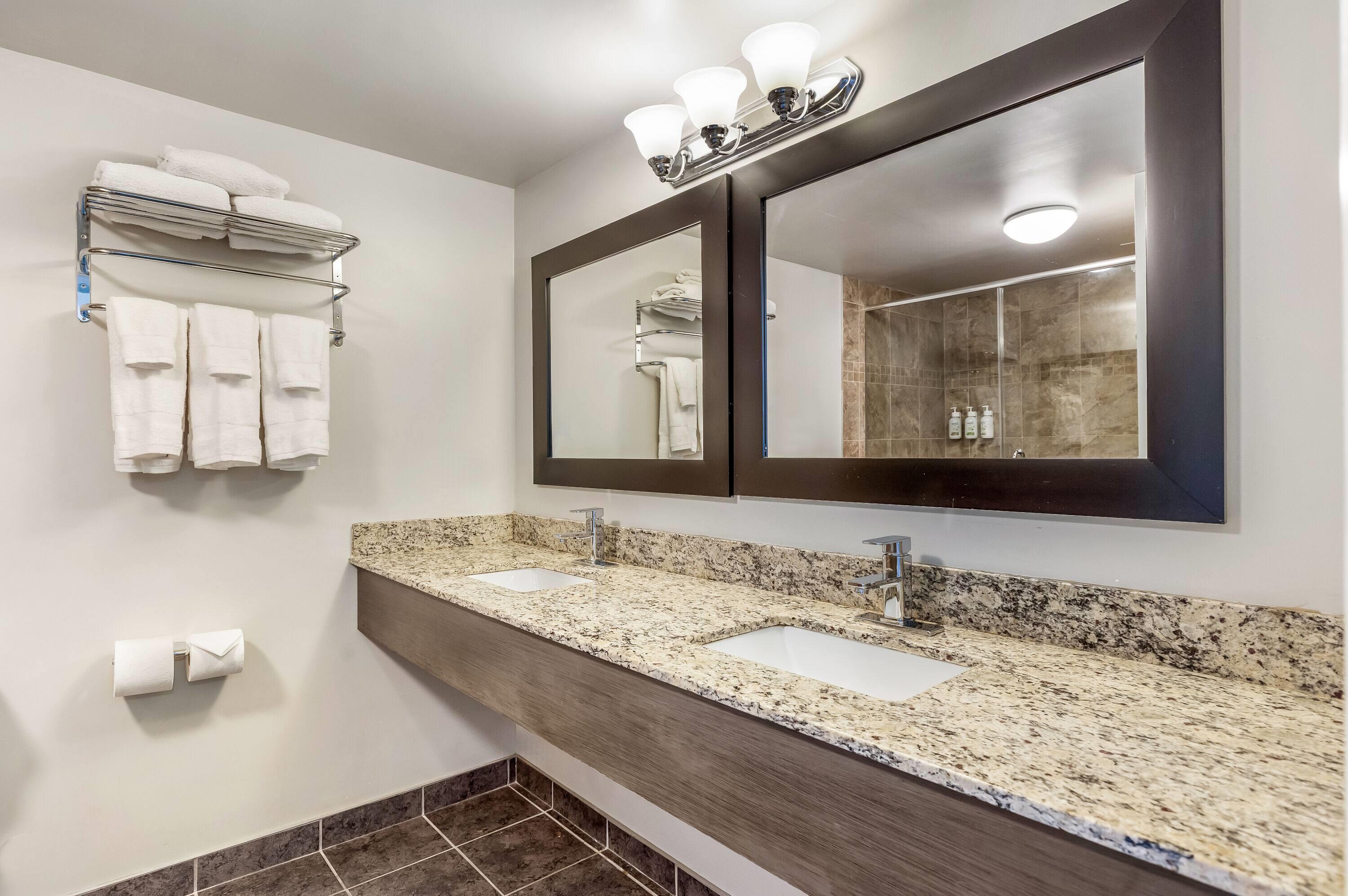 Studio Two Queen Beds