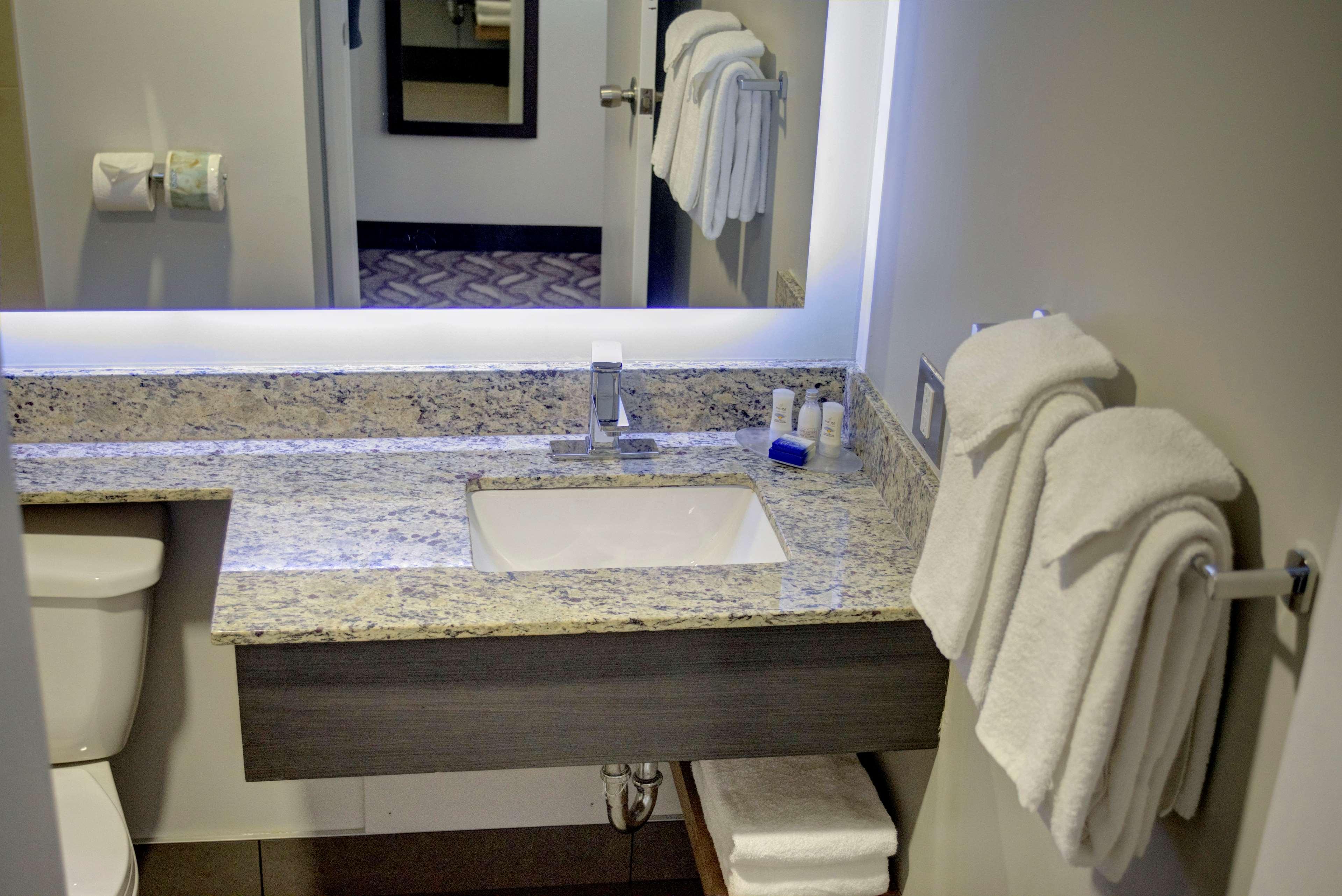 Double King Bed Non Smoking