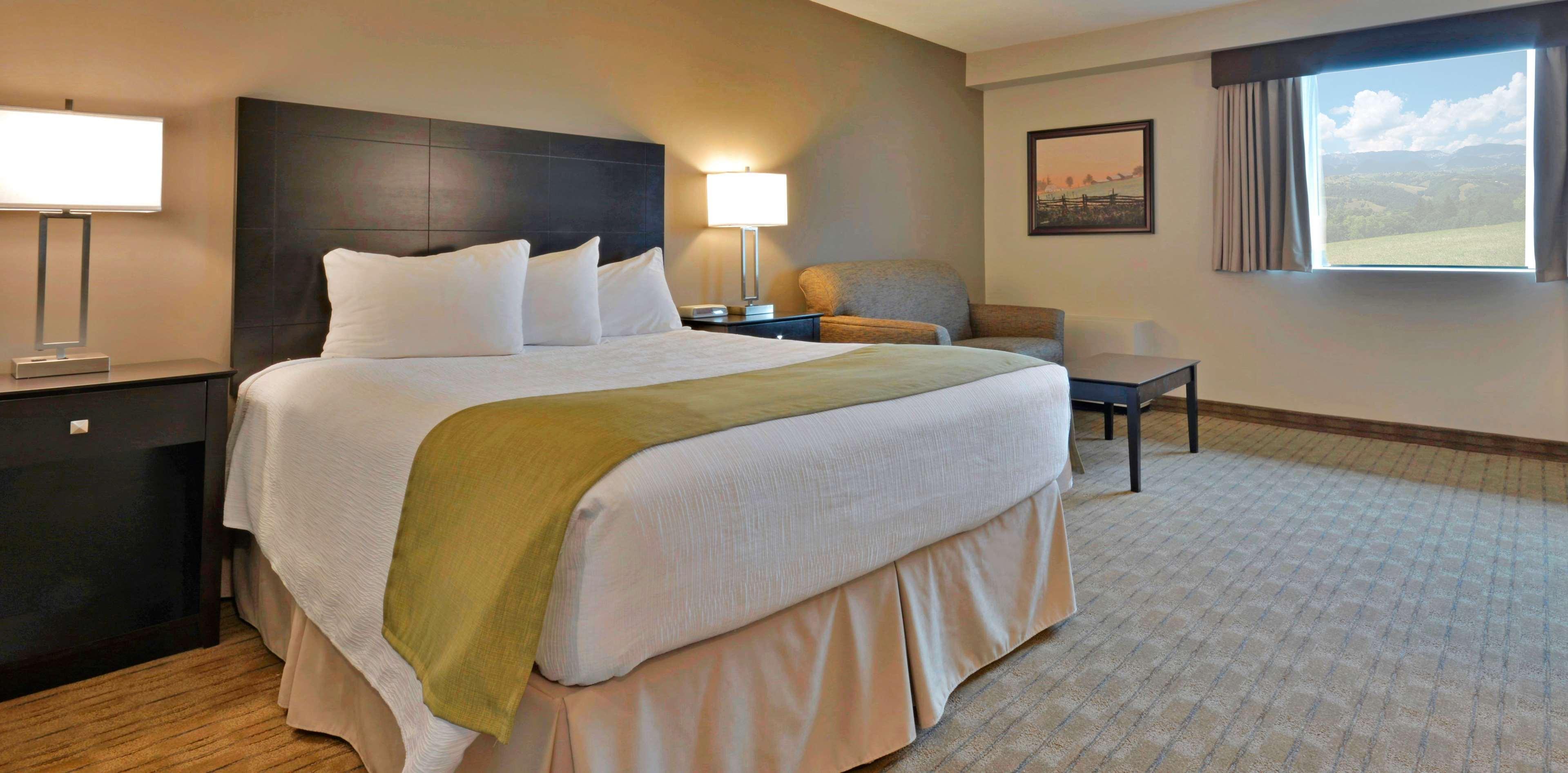 Triple Queen Size Bed