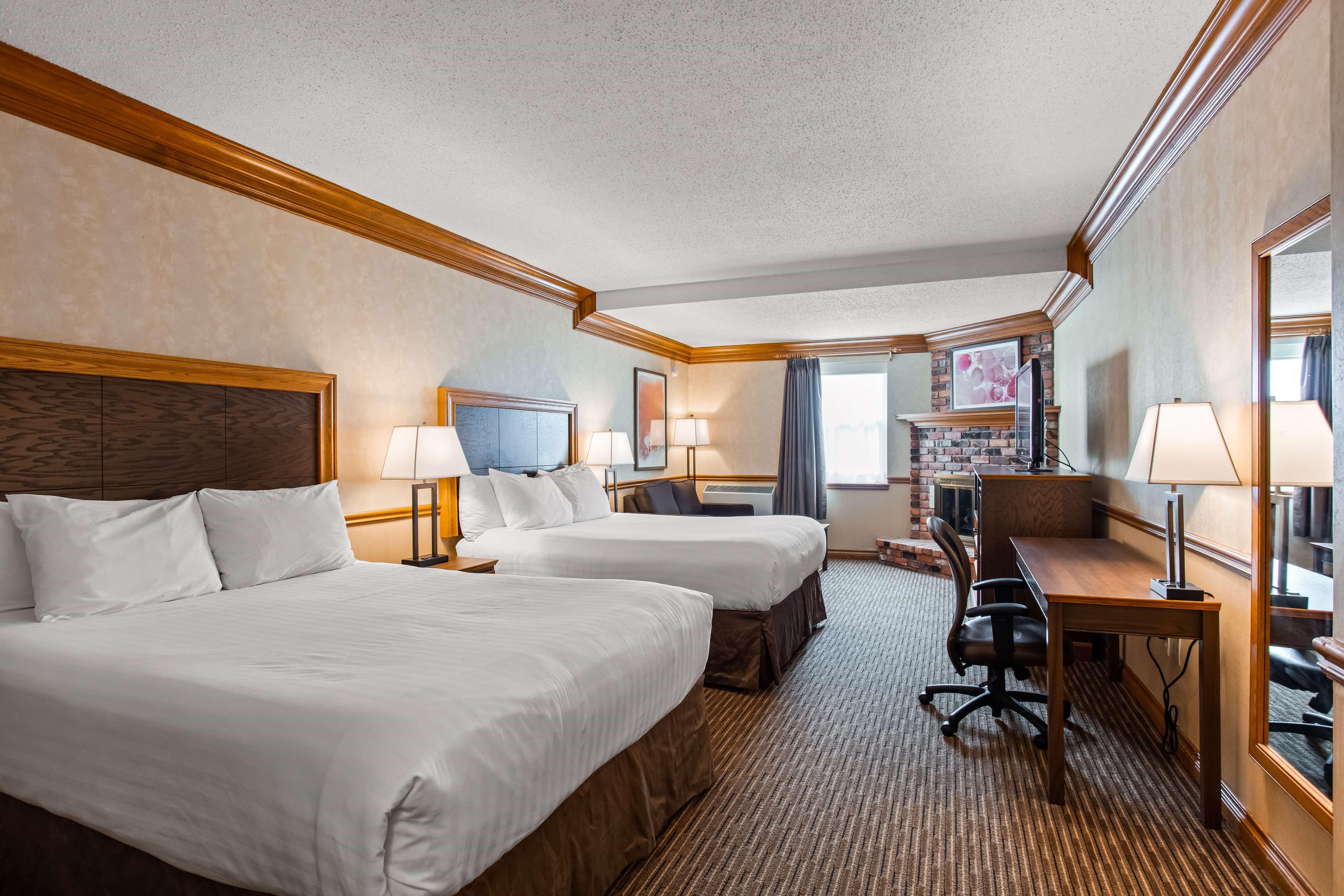 Twin Two Queen Beds Non Smoking