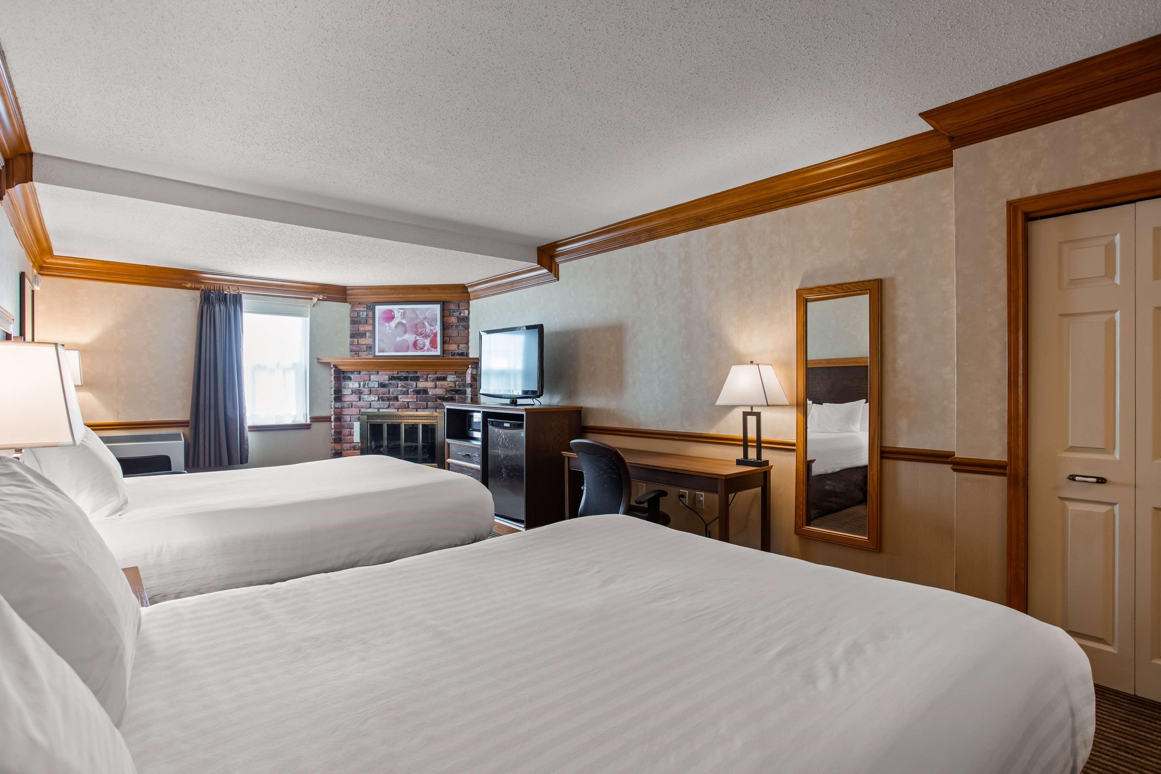 Twin Two Queen Beds Non Smoking