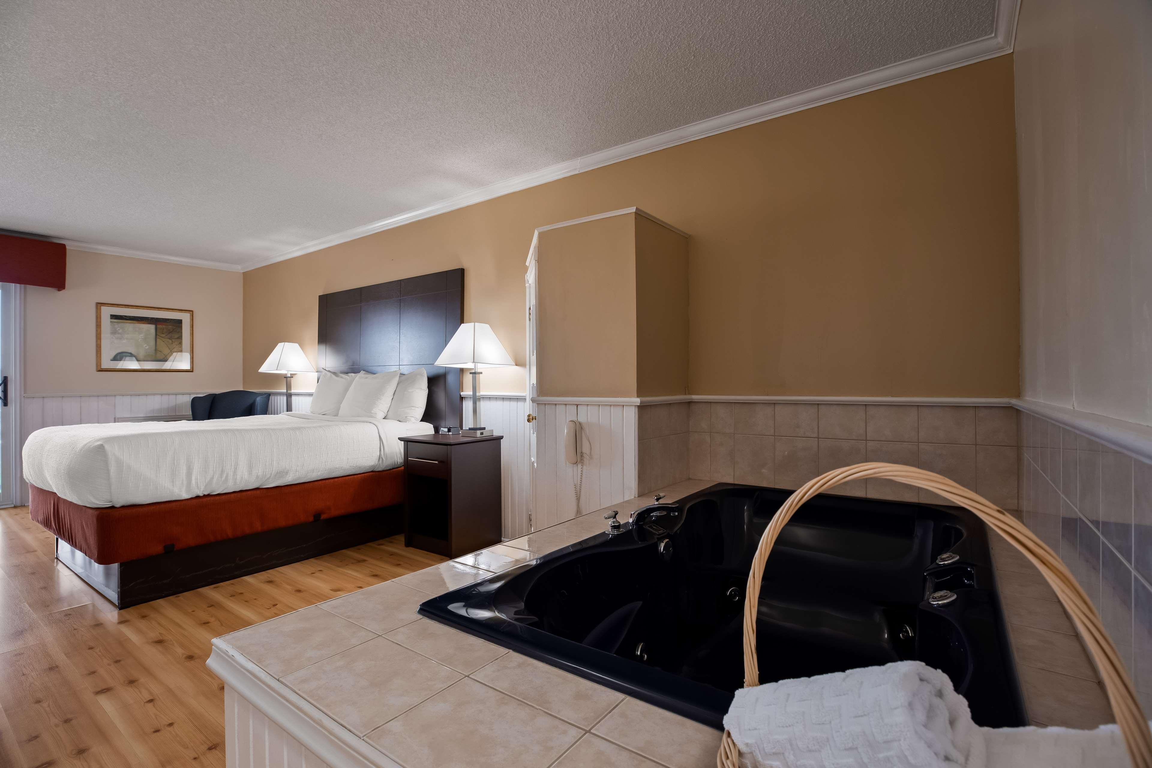 Double Deluxe Queen Bed