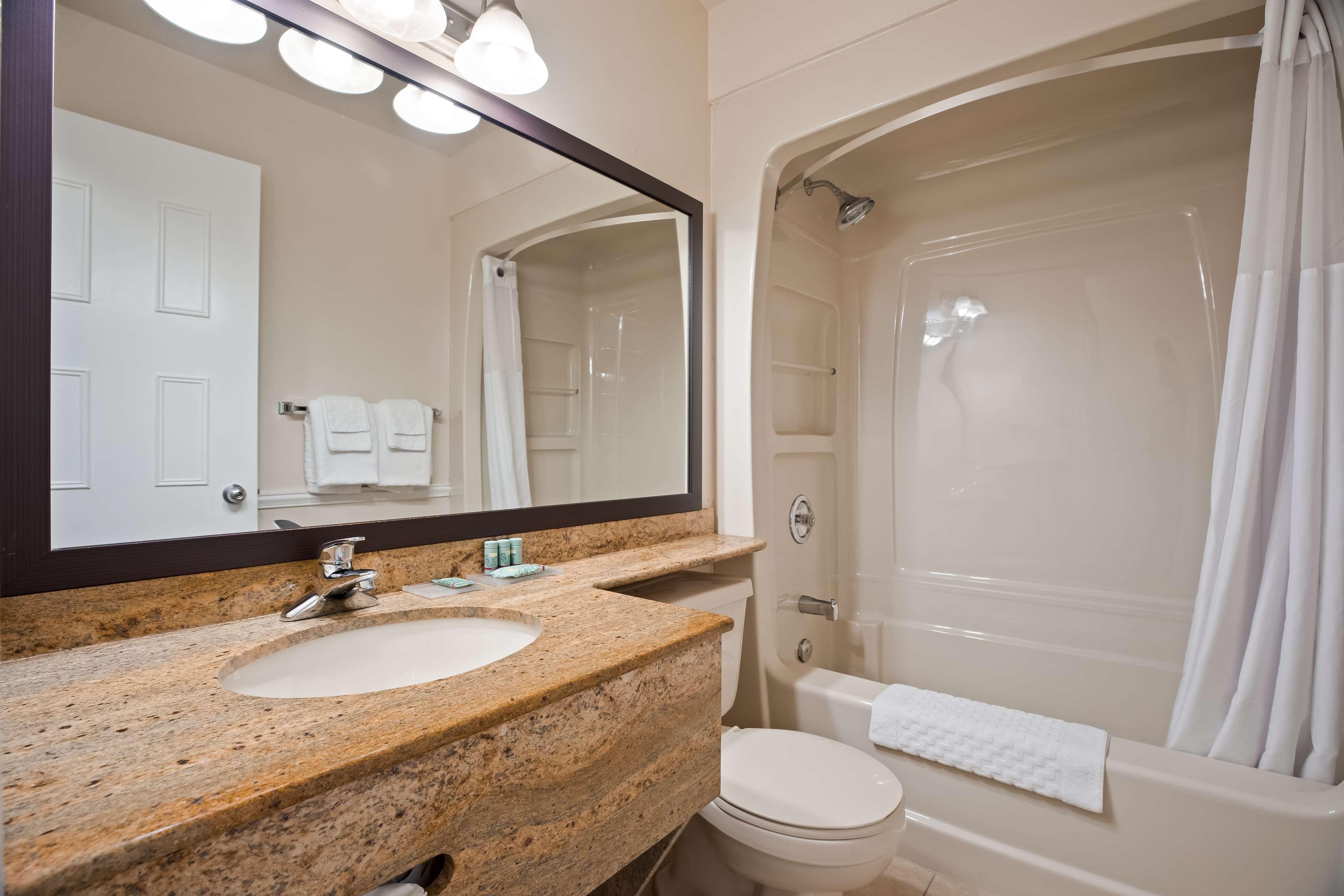 Double Deluxe Queen Bed