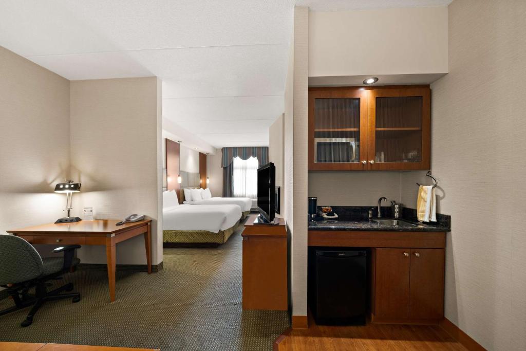 Suite Two Queen Beds