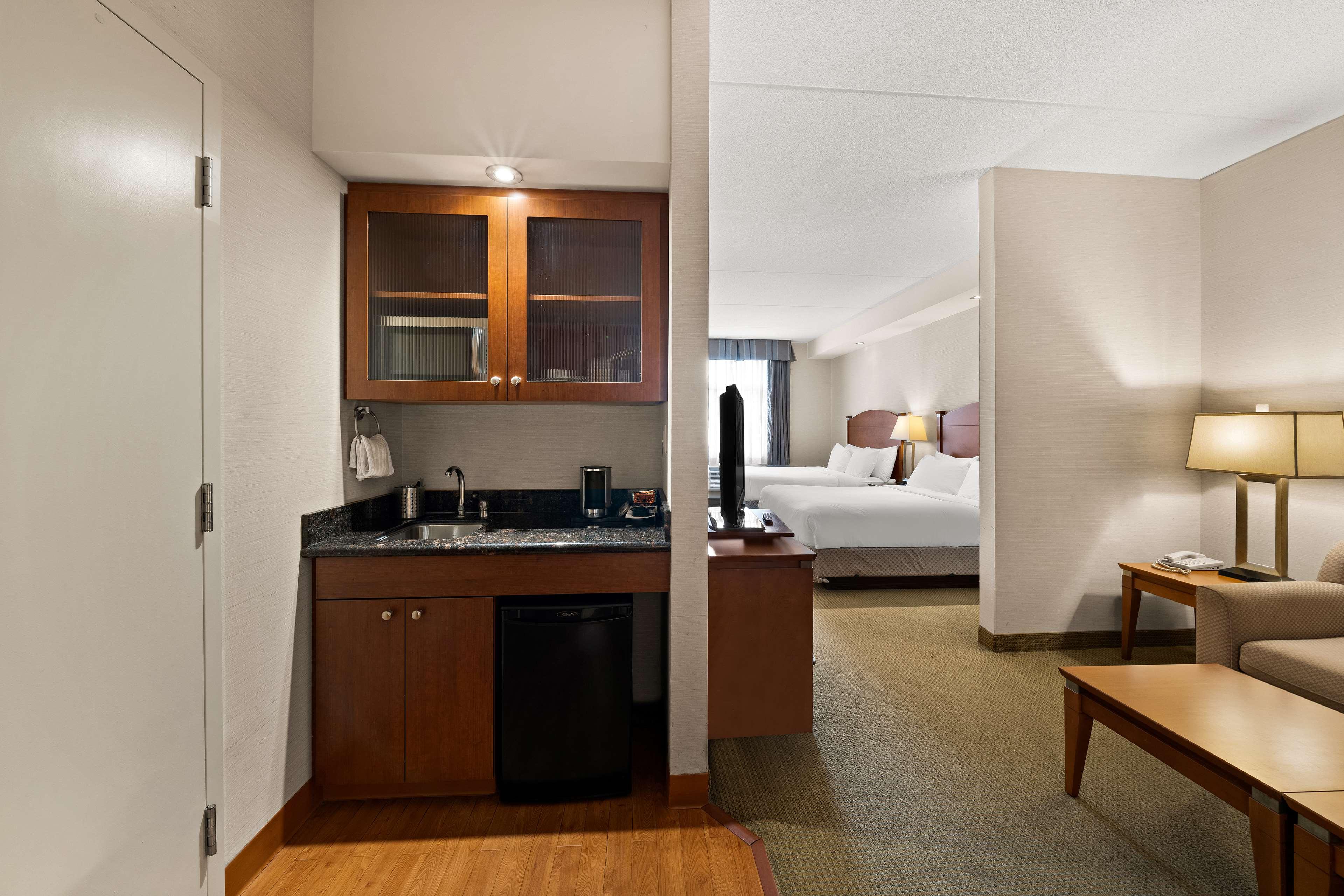 Suite Two Queen Beds Non Smoking