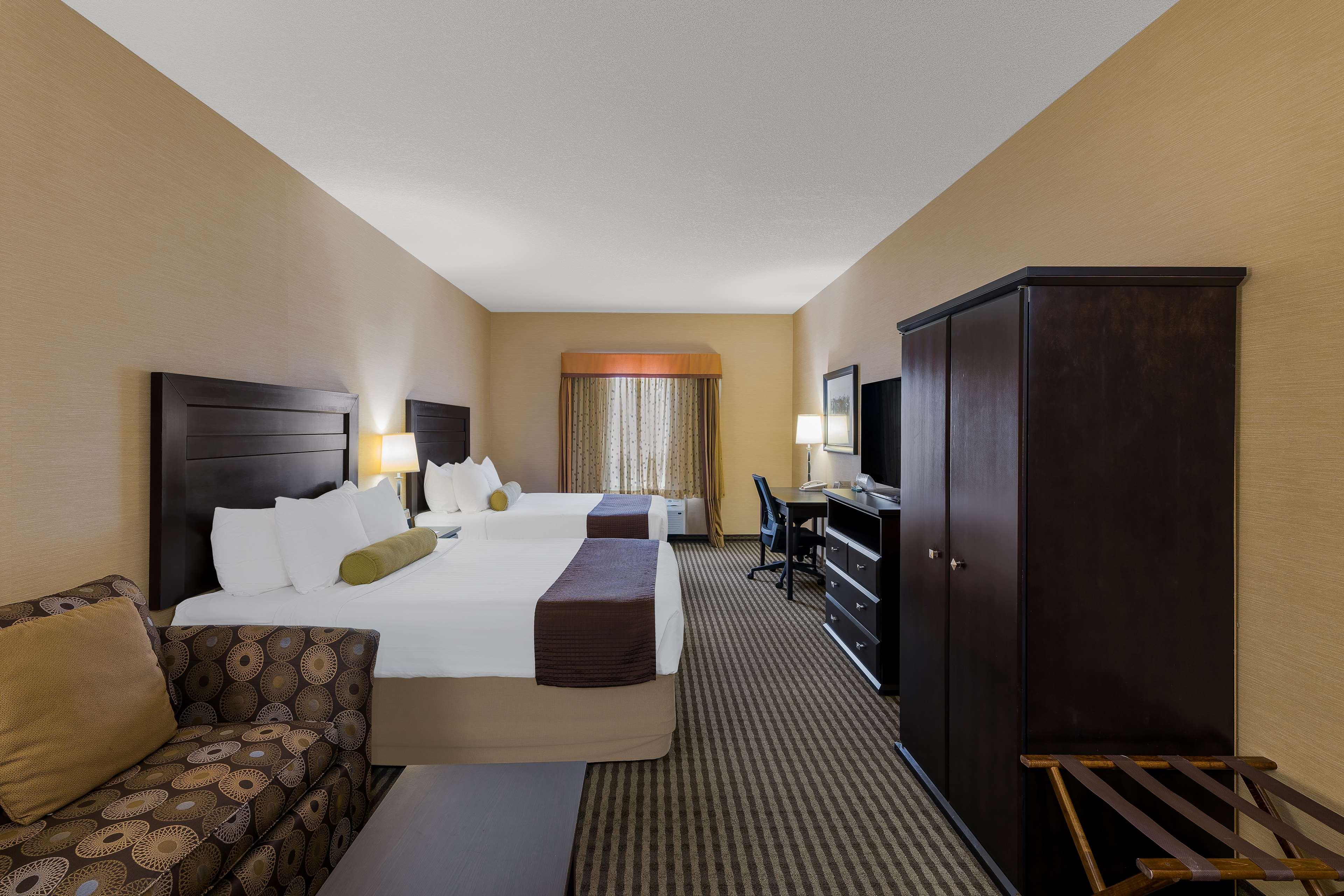Quadruple Two Queen Beds