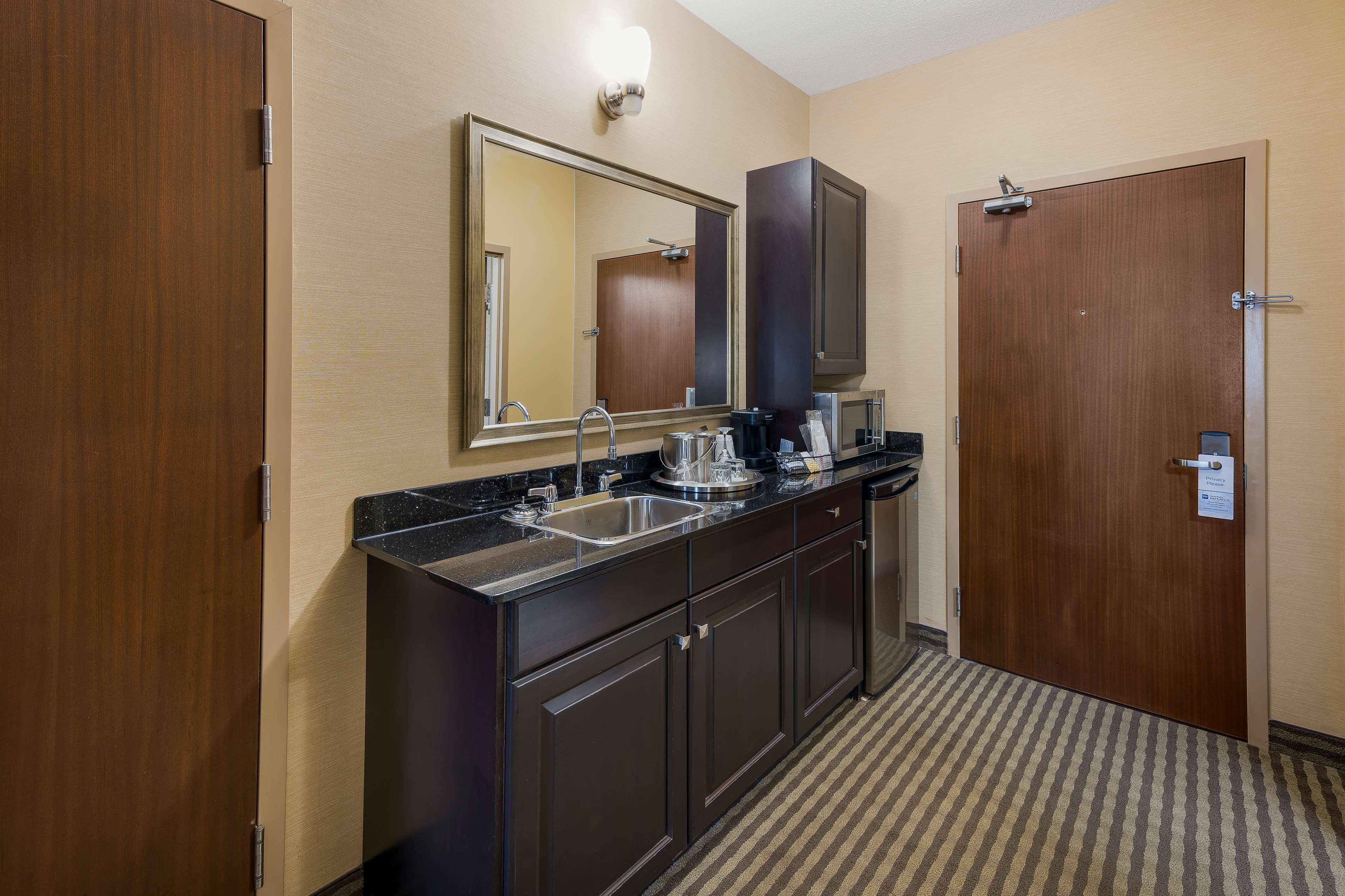 Quadruple Two Queen Beds Non Smoking