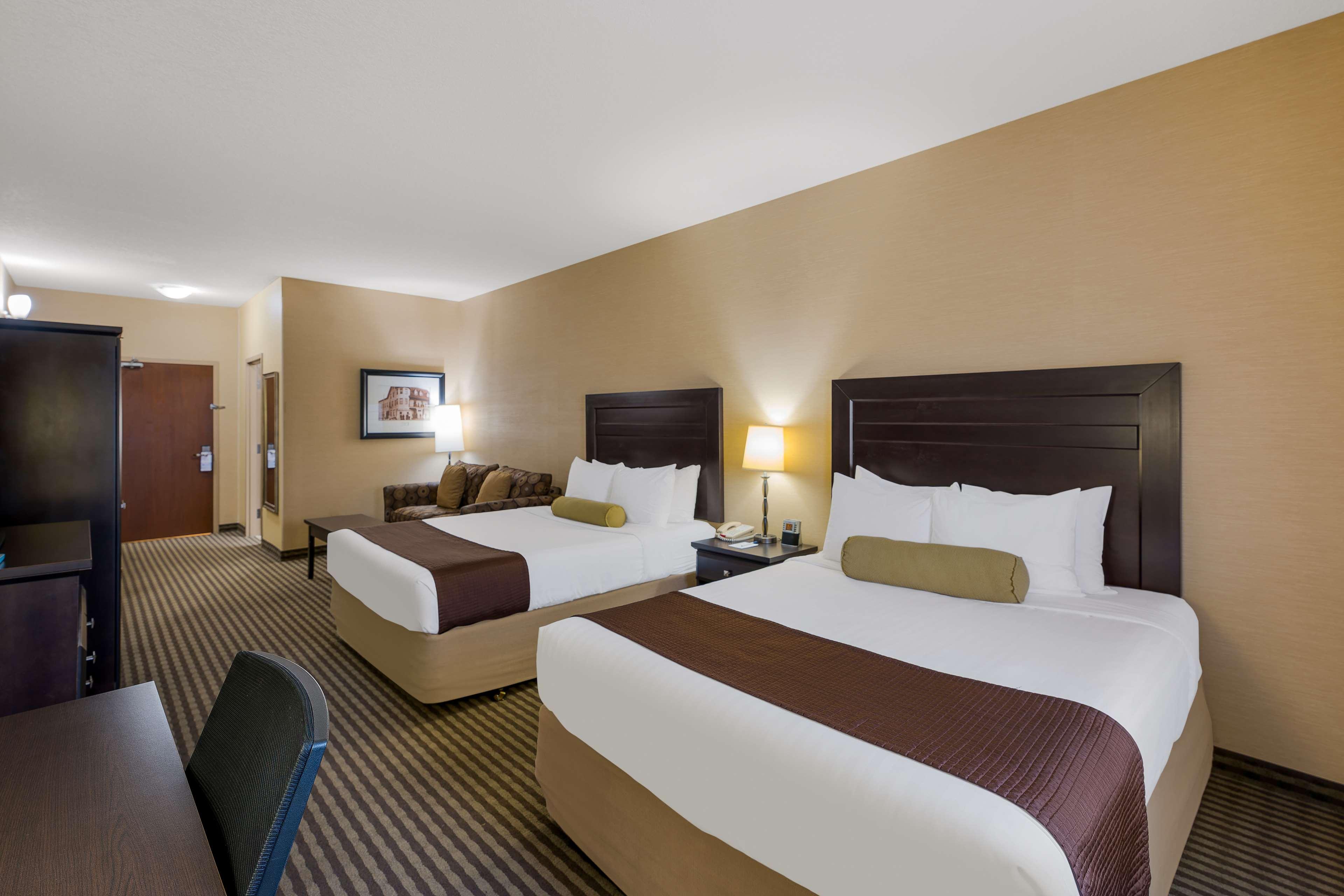 Quadruple Two Queen Beds