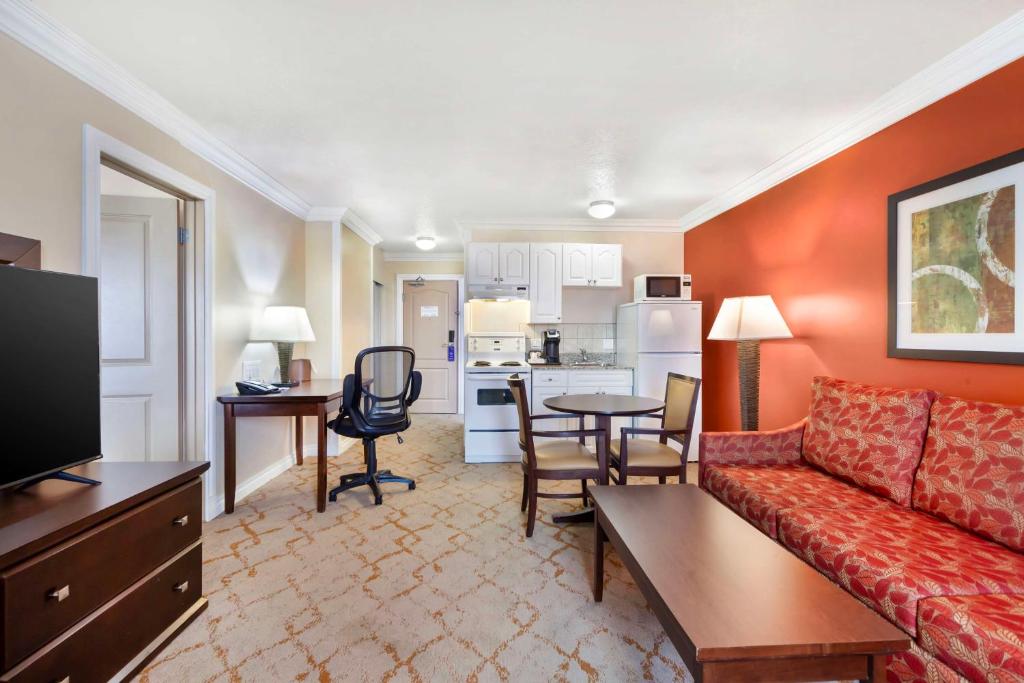 Suite Queen Size Bed