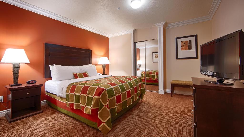 Double Queen Size Bed