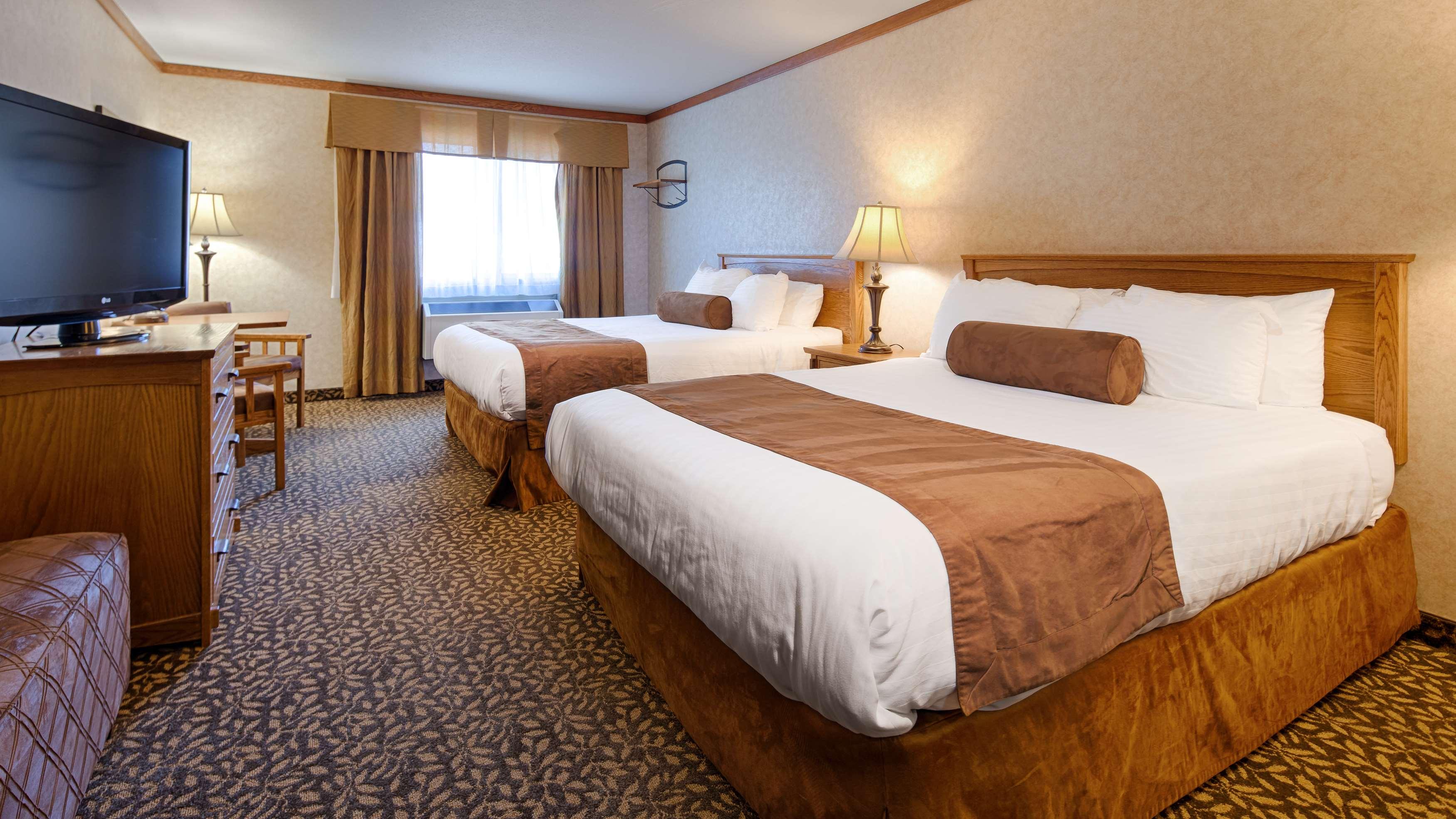 Quadruple Two Queen Beds