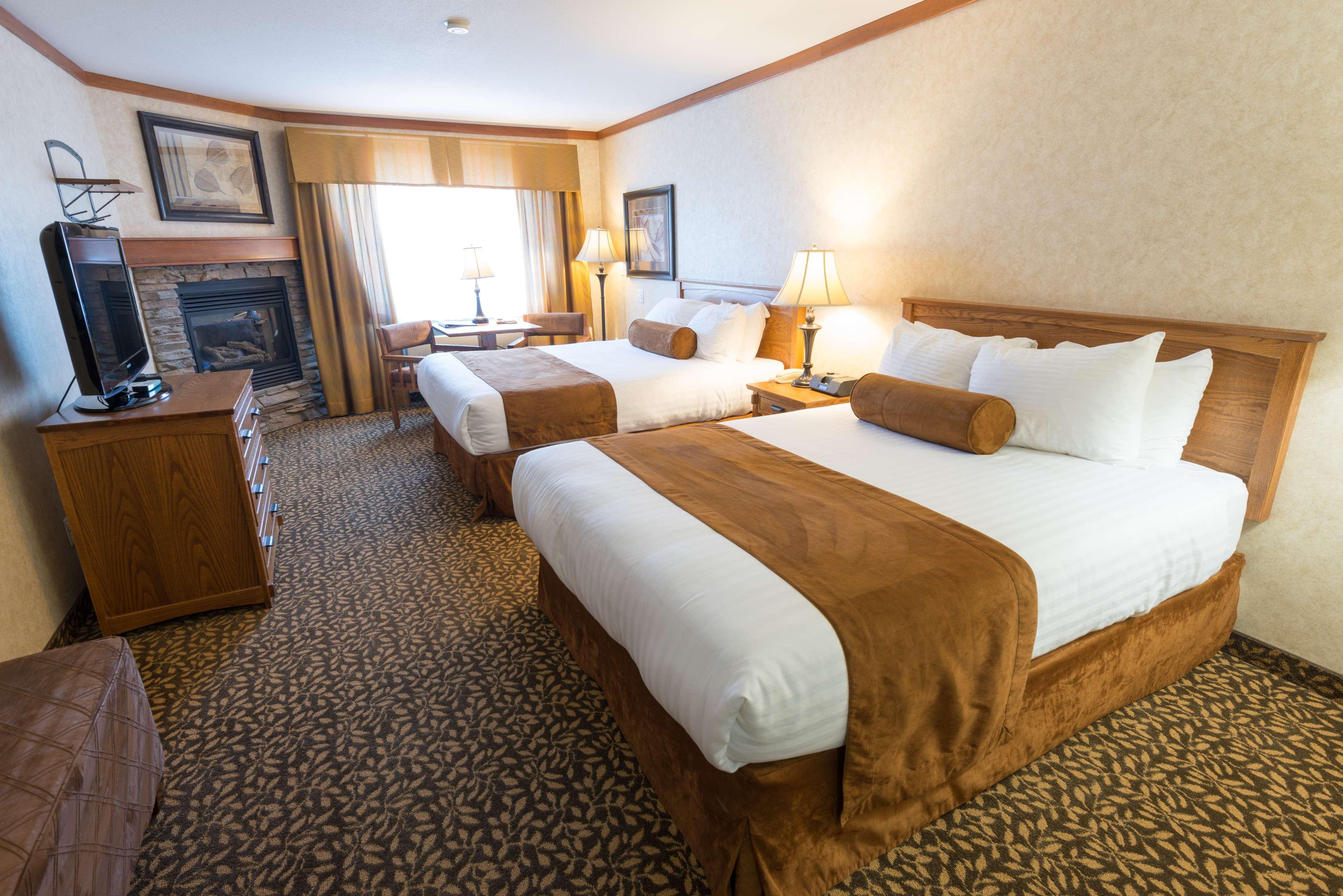 Quadruple Two Queen Beds